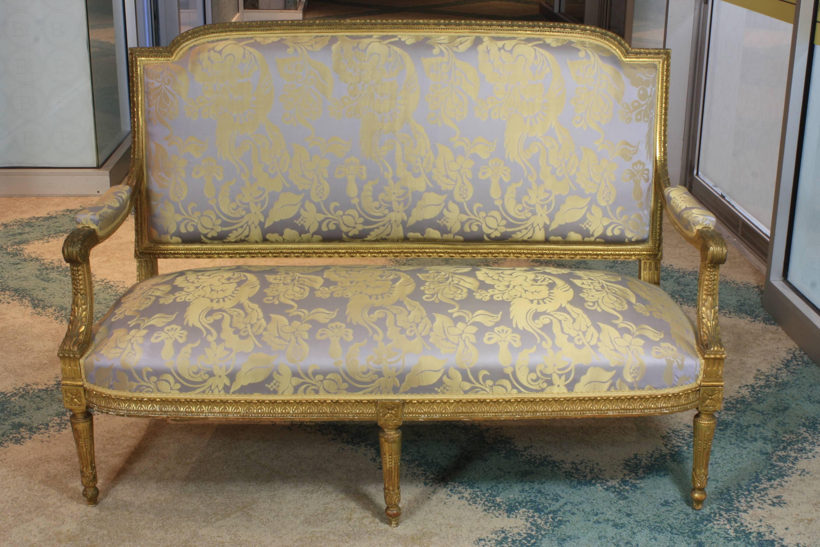 French Louis XVI style giltwood settee with nice acanthus leaf and bead carved elements and rosettes on joints (Circa 1880). Relatively recent Italian silk upholstery with gimp trim.