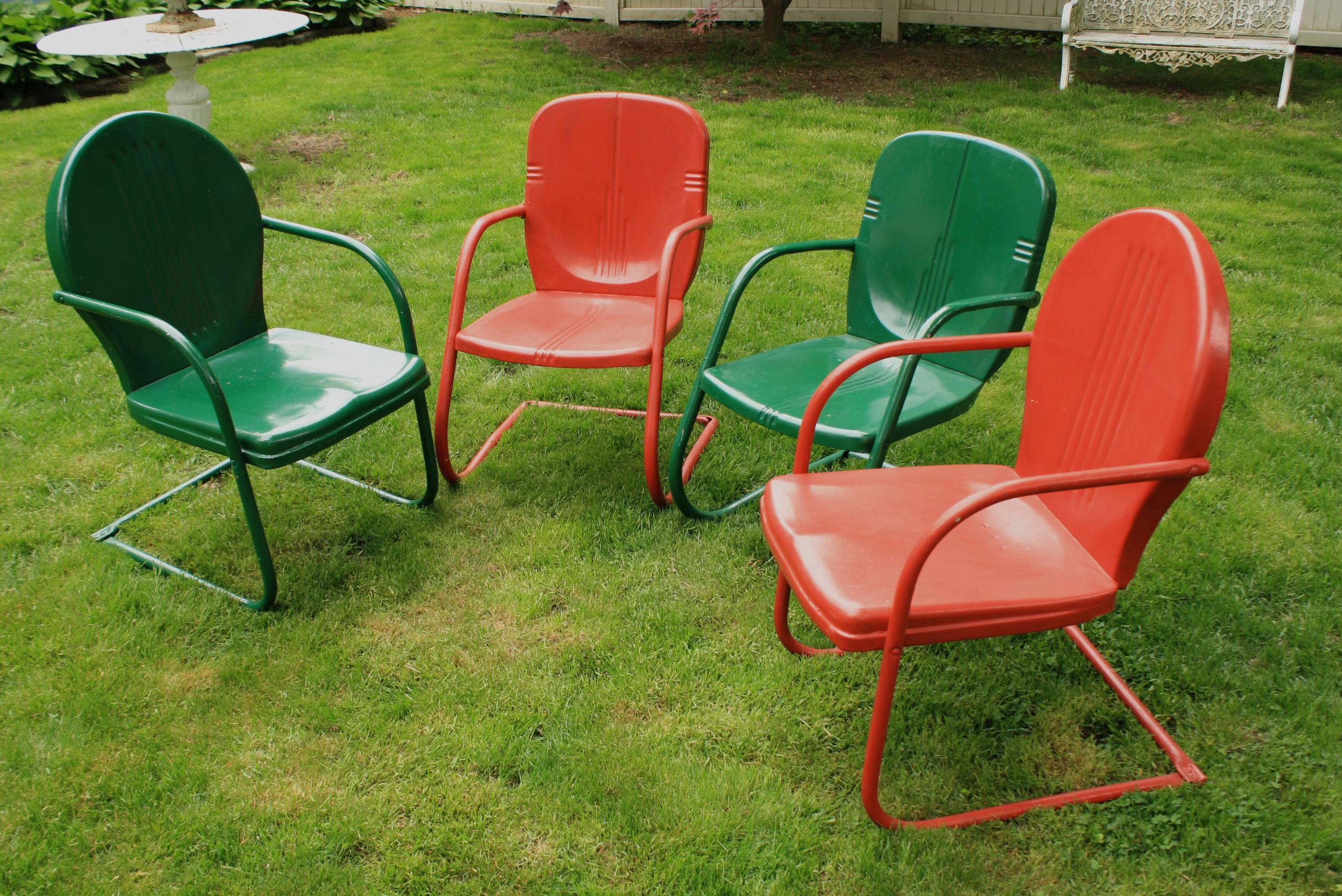 Set of Four Painted Metal Vintage Patio or Garden Chairs In Good Condition In Pembroke, MA