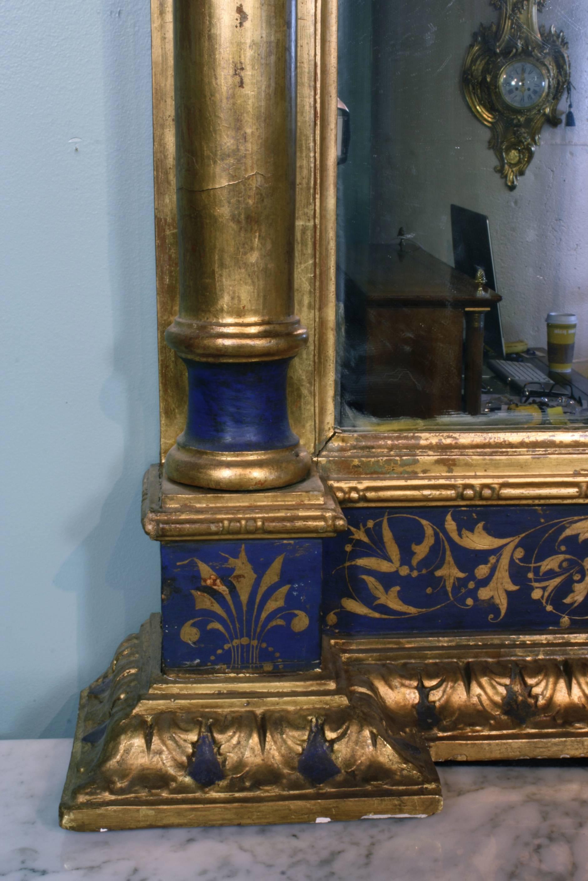 Impressionnant miroir de la Renaissance peint en bleu et doré à la feuille en vente 2