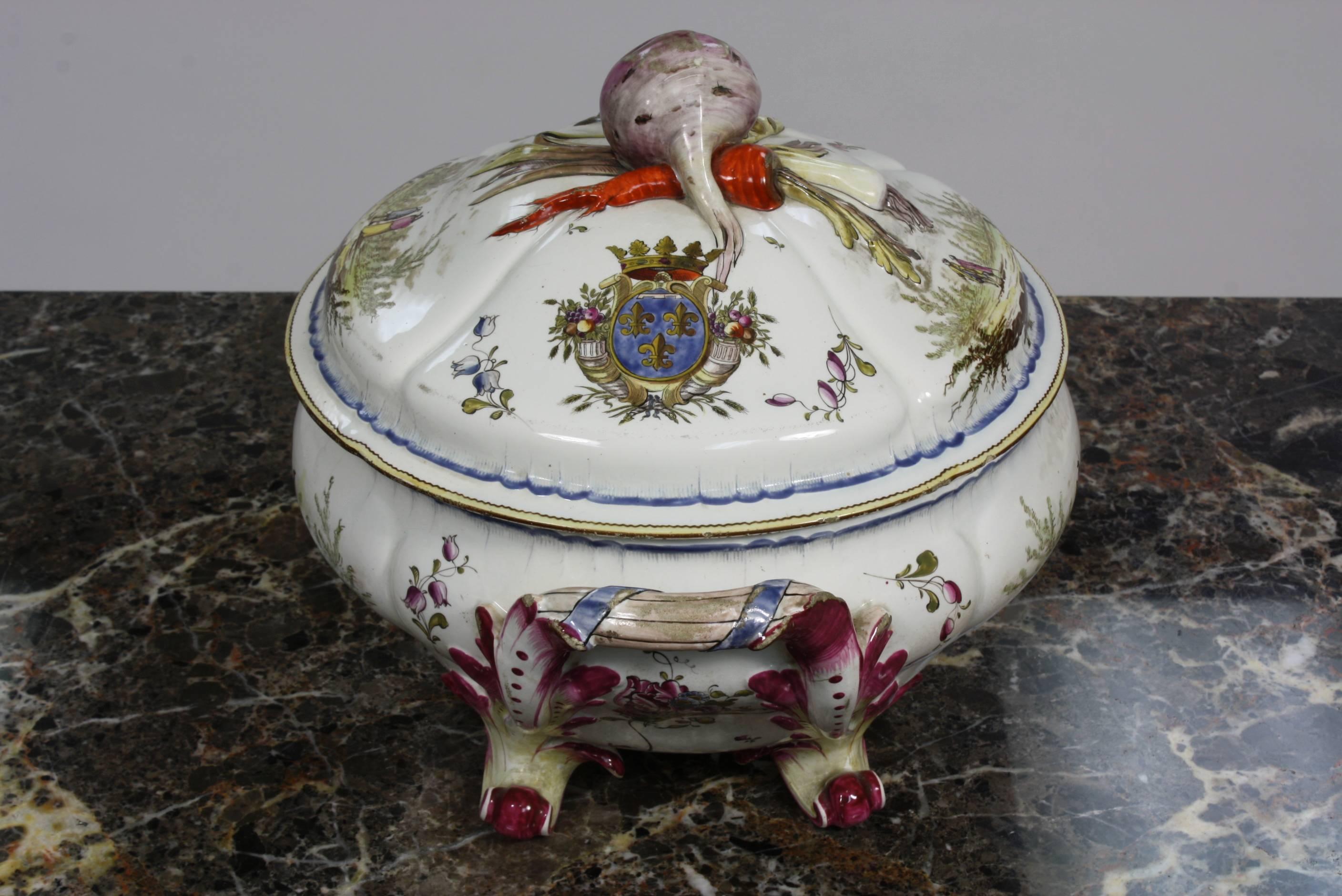 French Faience Jardinière by Veuve Perrin In Good Condition For Sale In Pembroke, MA