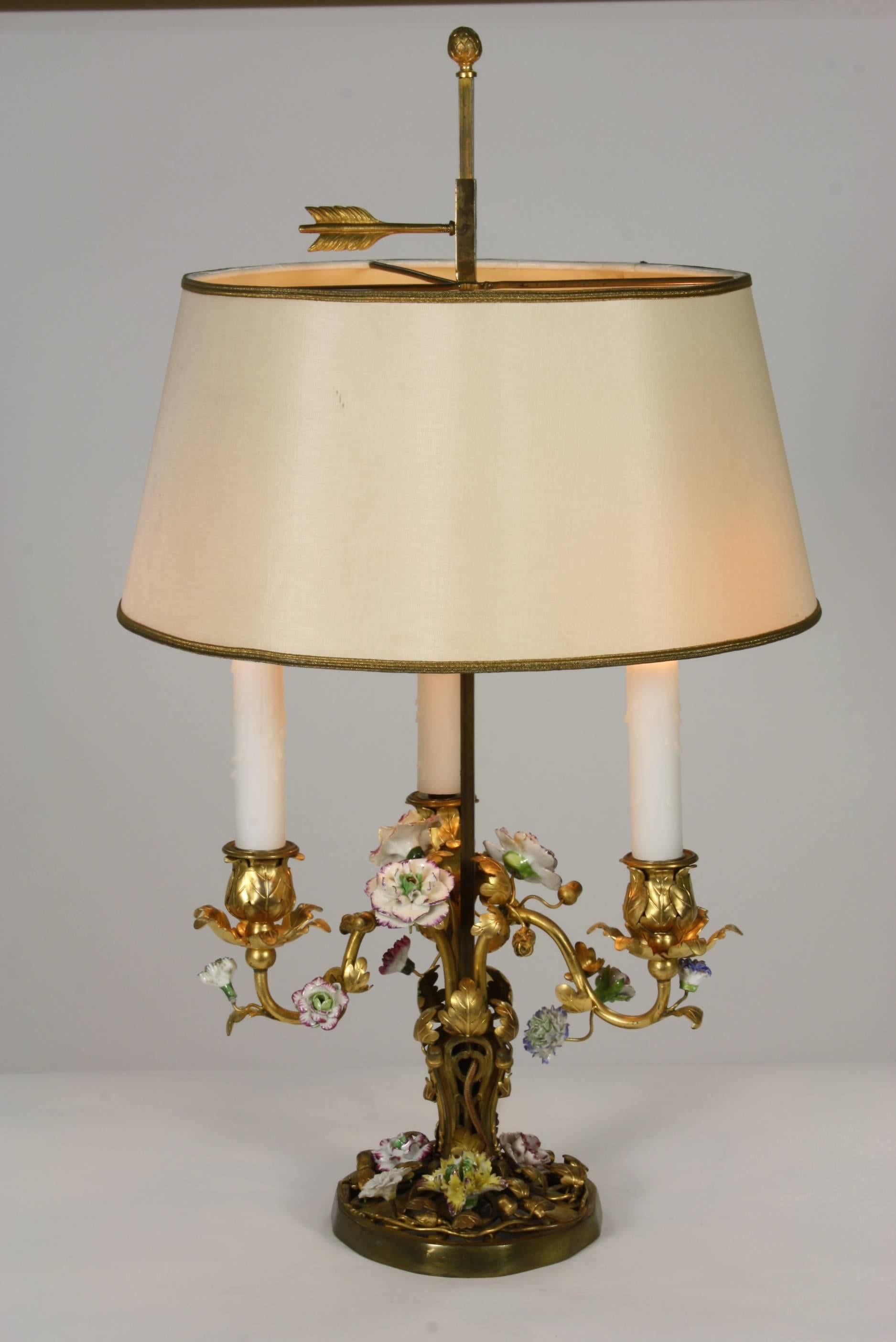 French Gilt-Bronze and Porcelain Flower Bouillotte Lamp In Good Condition In Pembroke, MA