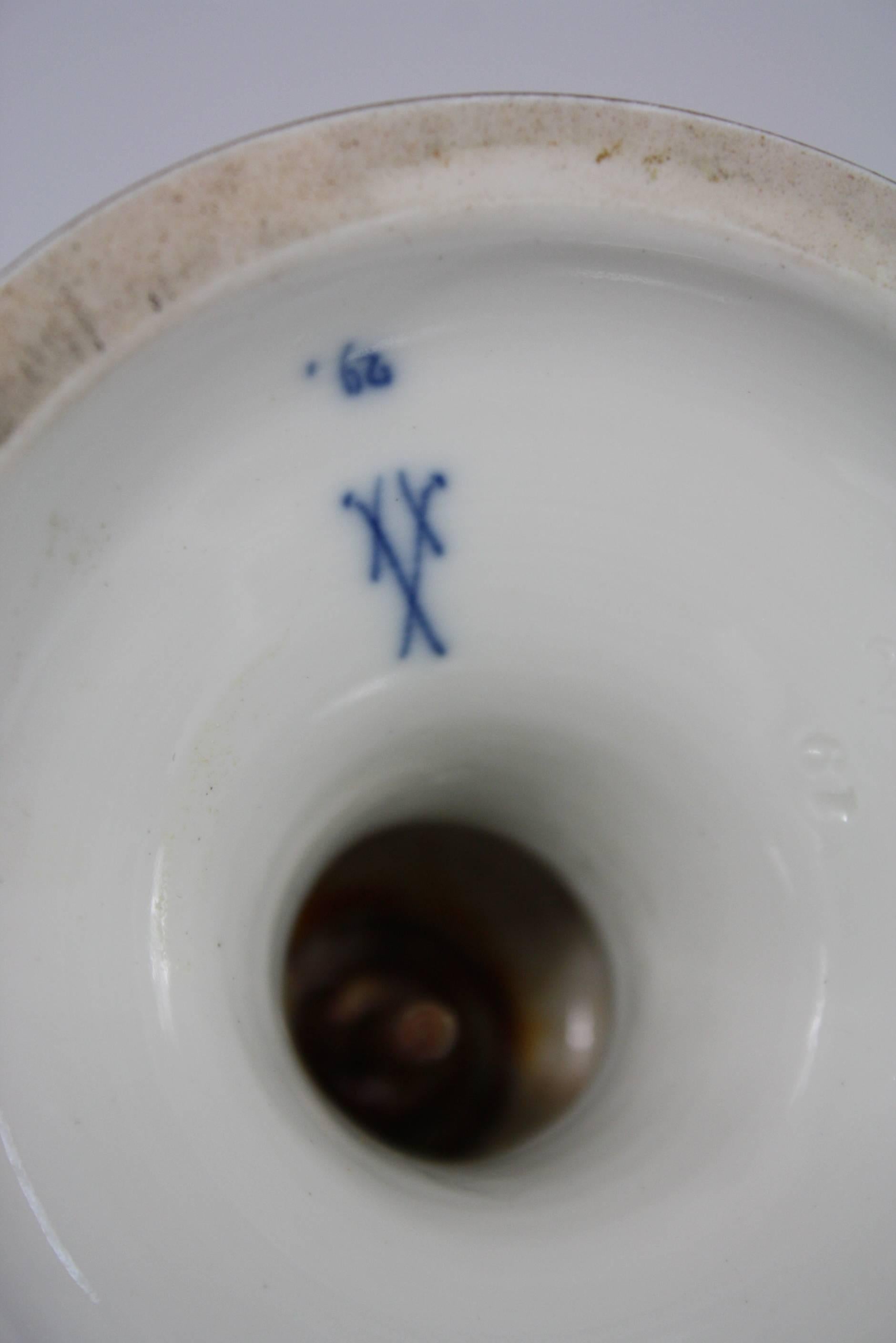Paire de vases en porcelaine de Meissen avec anses en forme de serpent en vente 2