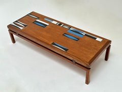 Teakholz-Couchtisch mit Keramikeinlage „Navettes“ von Roger Capron, 1961