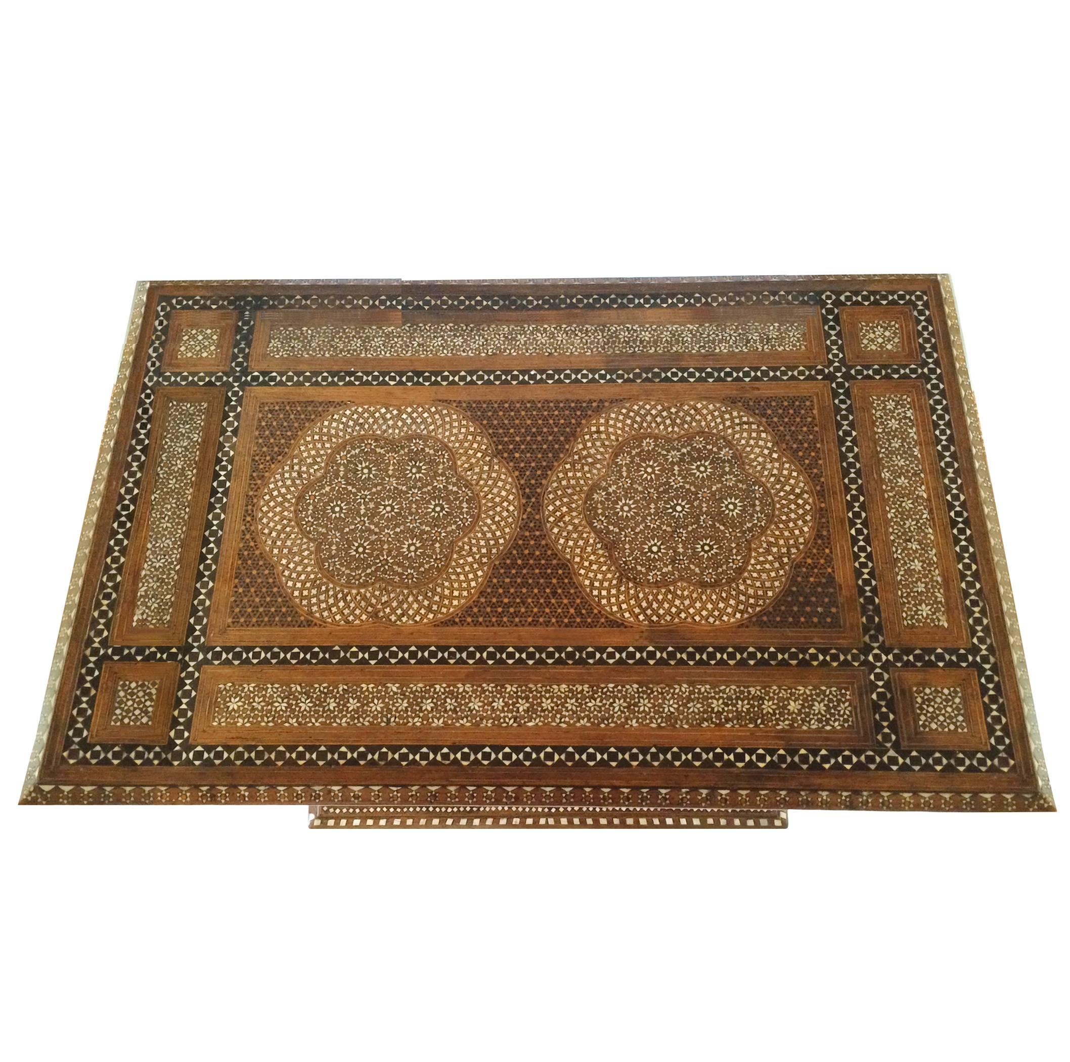 19th Century Italian Inlay Walnut Table In Excellent Condition For Sale In Montecito, CA
