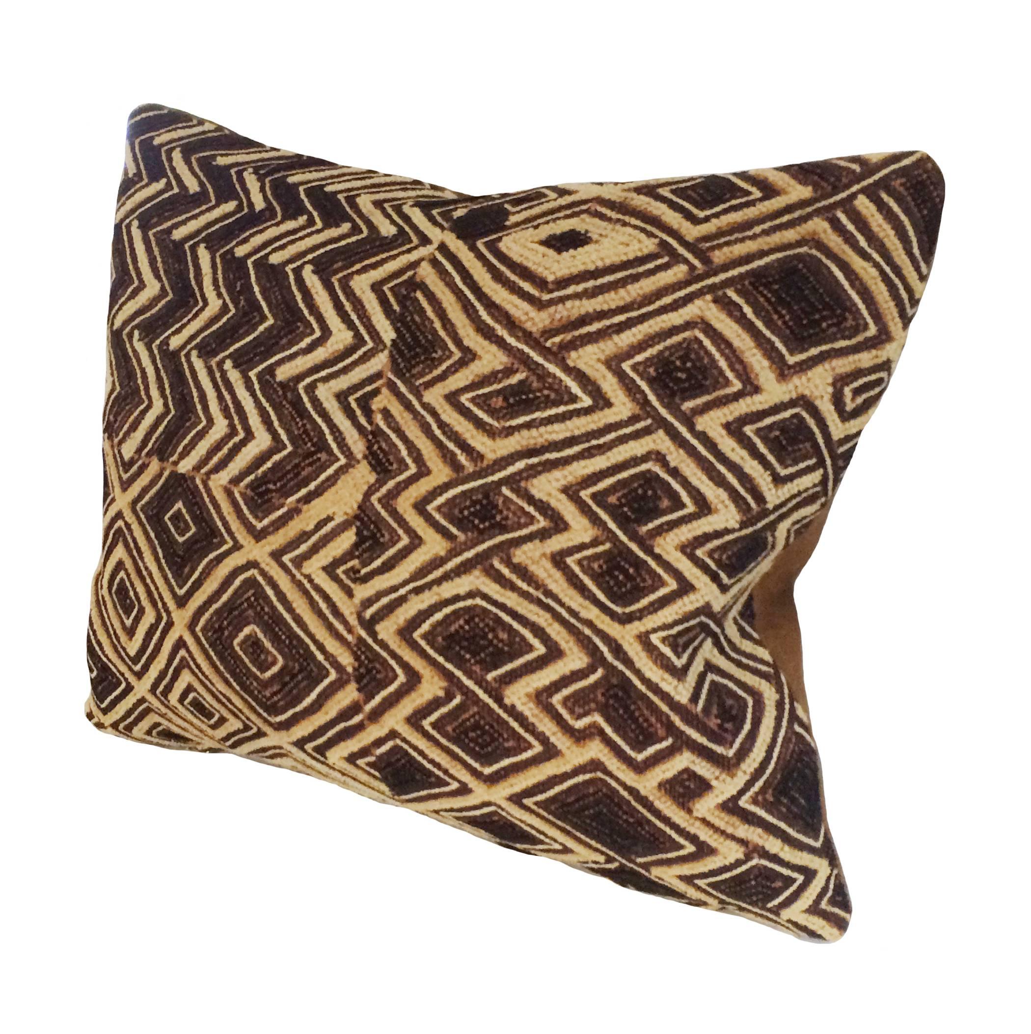 African Kasai Raffia Pillows In Excellent Condition For Sale In Montecito, CA