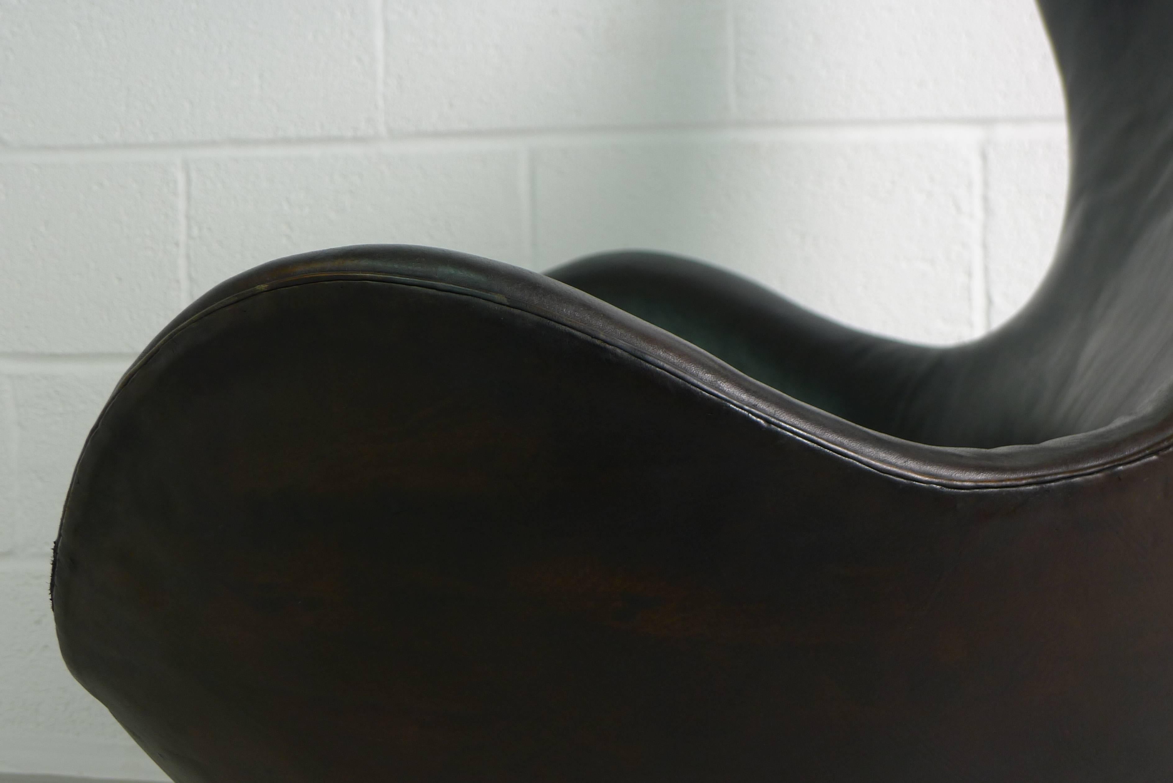 Arne Jacobsen Vintage Leather Egg Chair 2