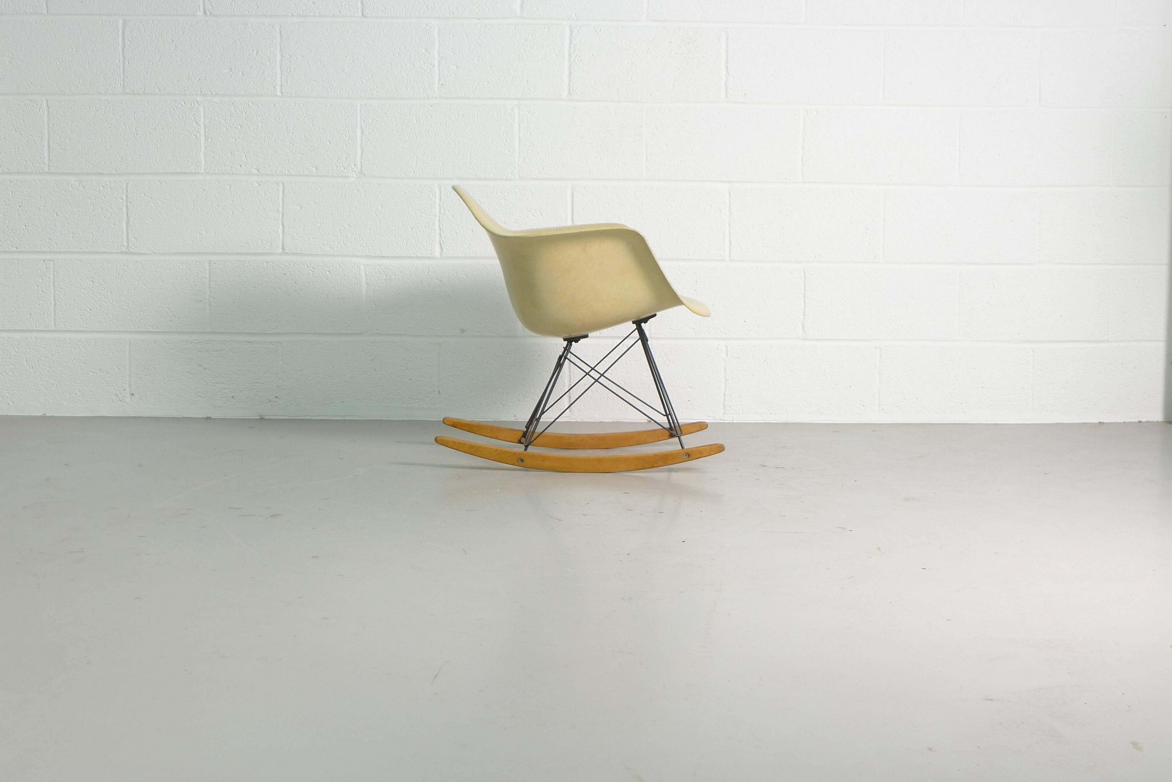 Charles and Ray Eames for Herman Miller / Zenith Products, circa 1952-1953. A second generation Eames RAR rocker with the large shock mounts but no rope edge, in production in this format very briefly before Herman Miller took over fully and the4