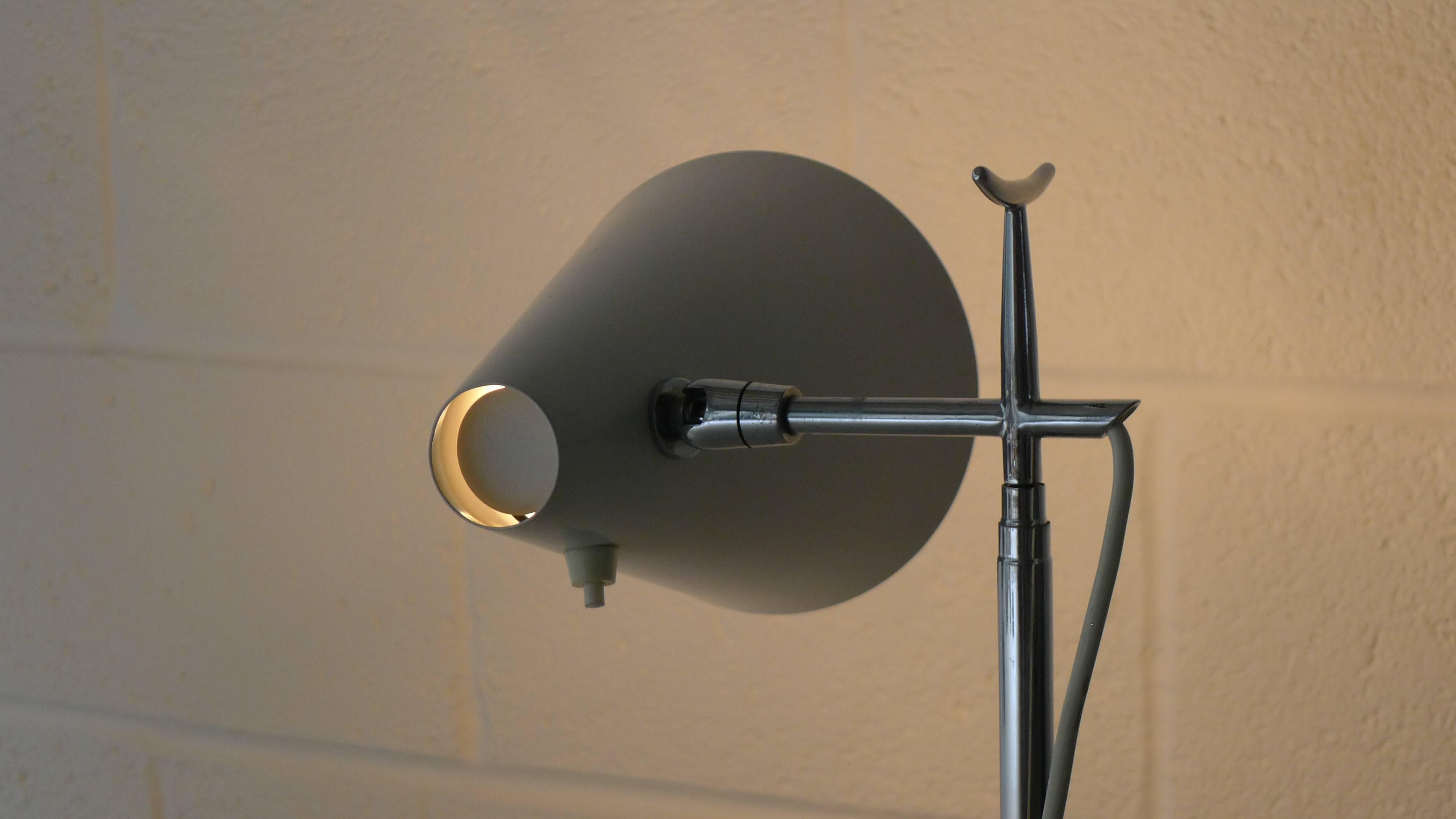 Métal Giuseppe Ostuni pour Oluce, lampadaire télescopique, modèle 201 en vente