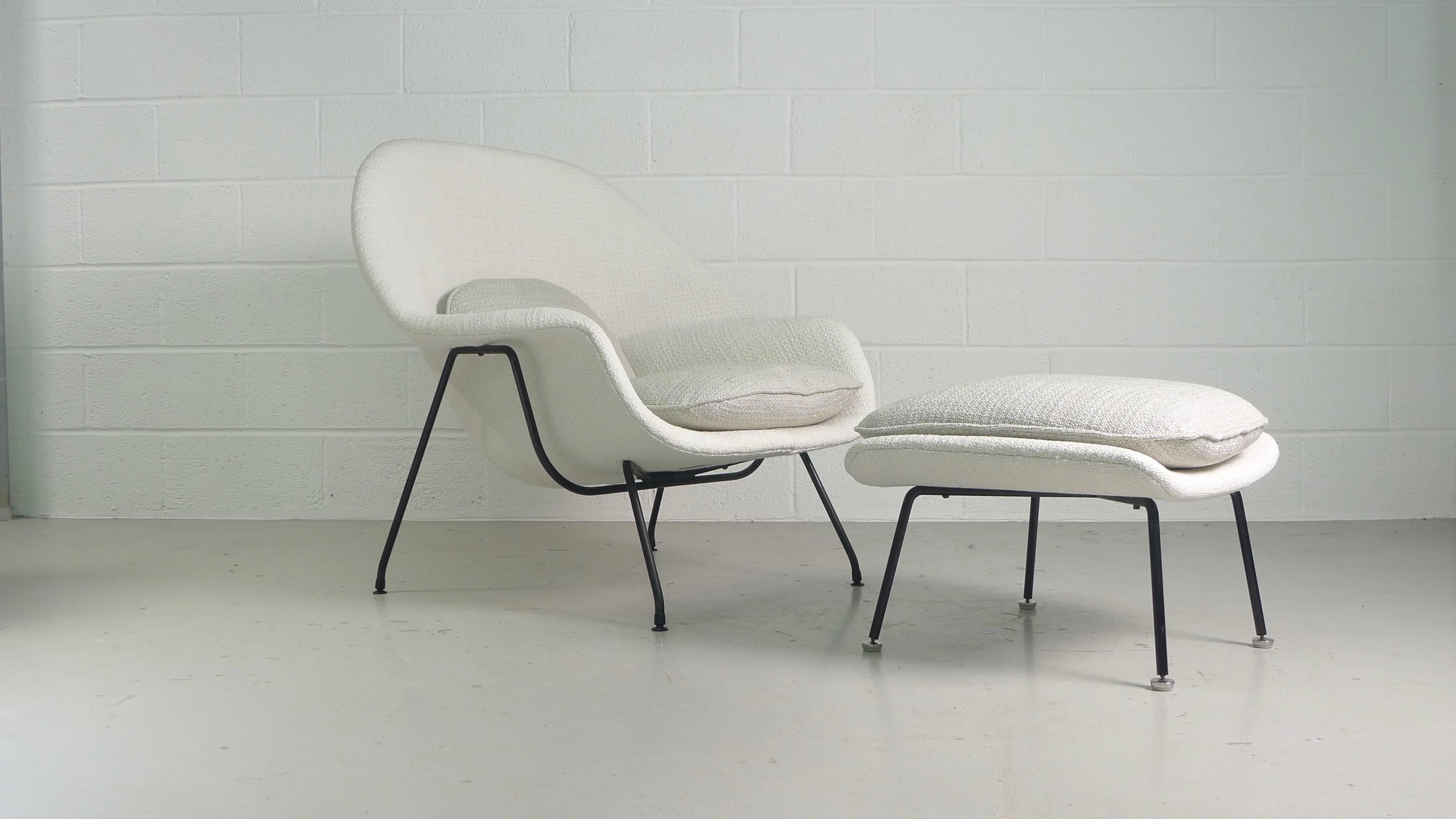 Mid-Century Modern Eero Saarinen Womb Chair and Ottoman, Knoll Label