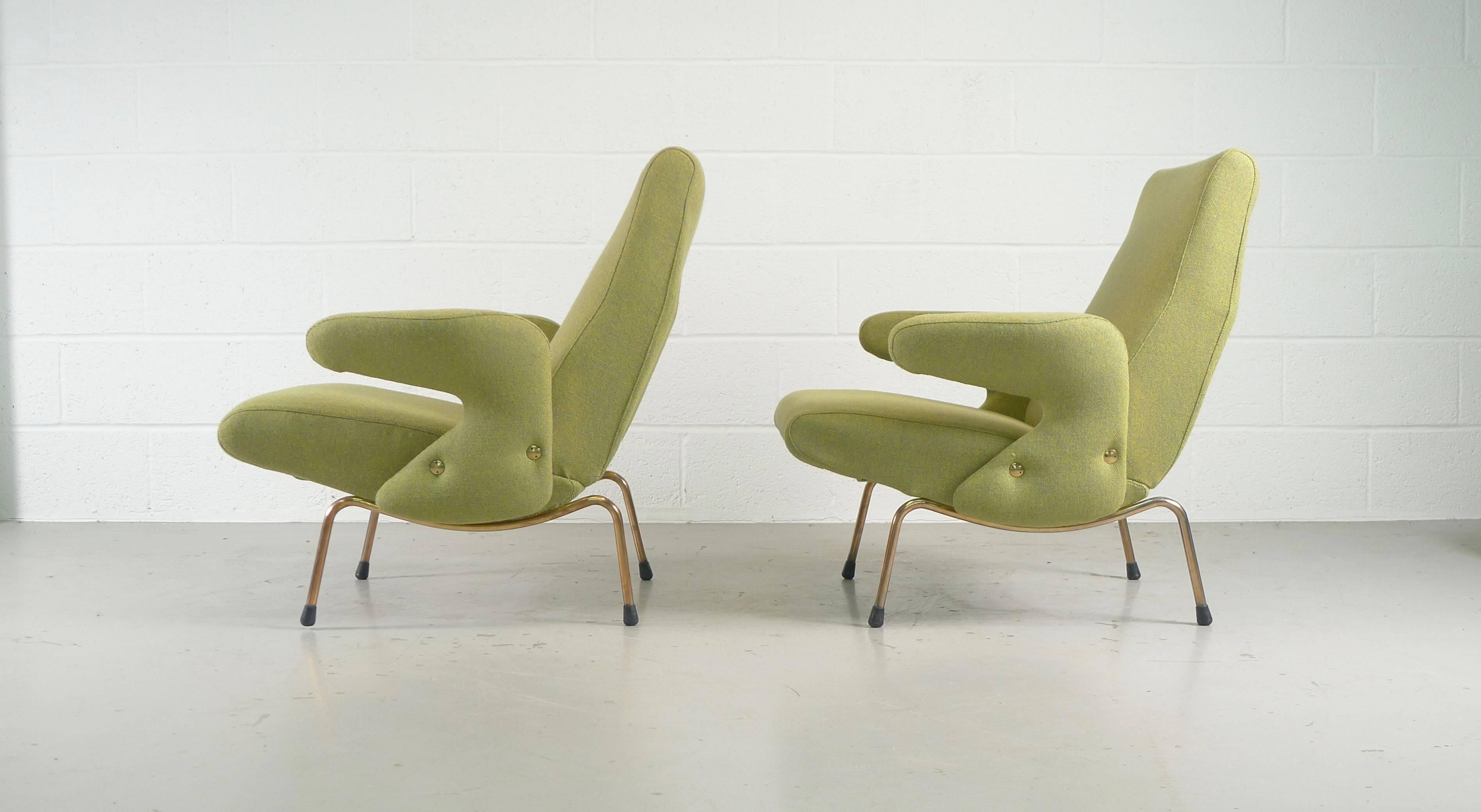 Erberto Carboni for Arflex, Italy, 1952. A pair of Delfino or Dolphin armchairs, newly reupholstered in fabulous Kvadrat 