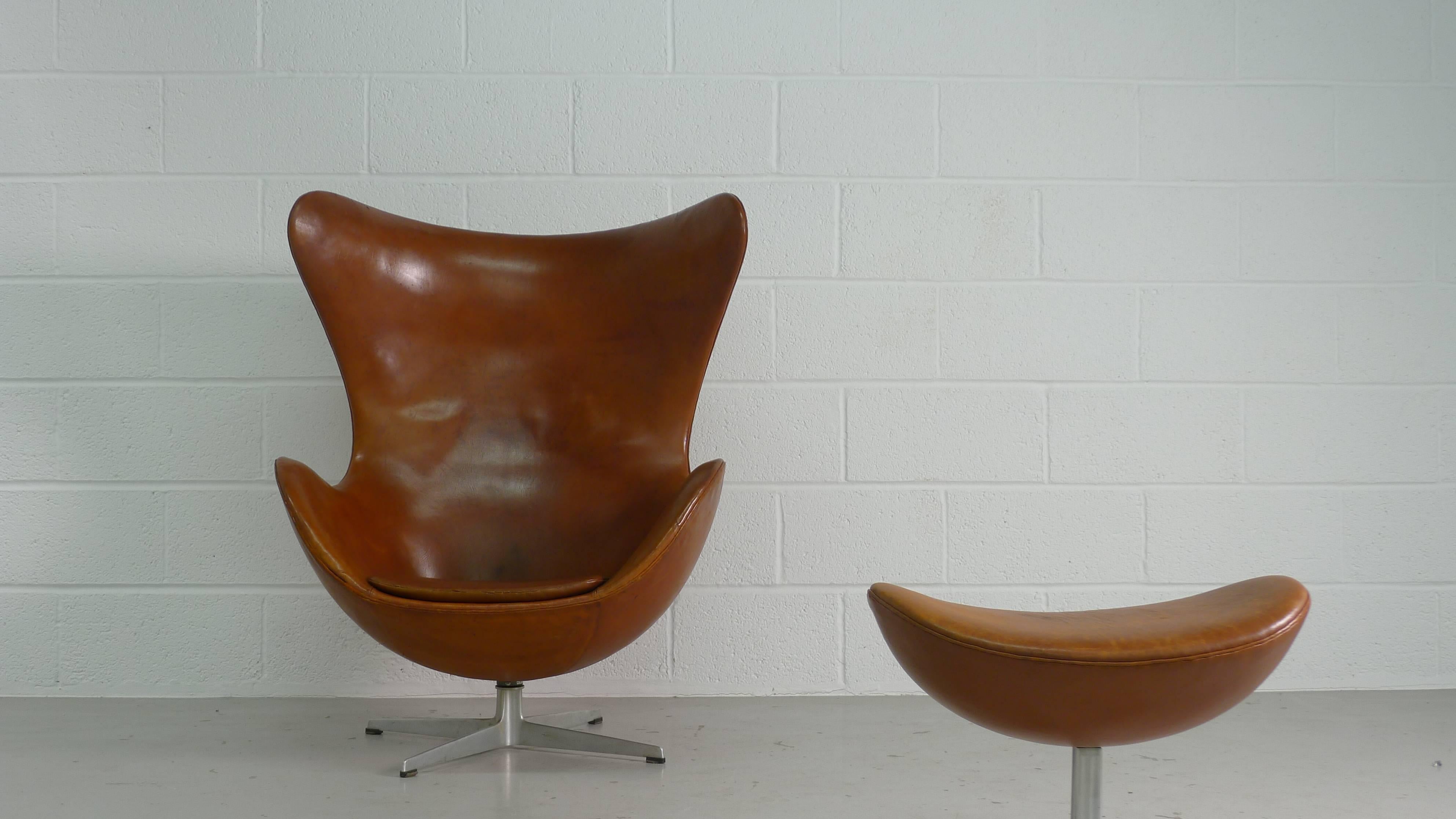 Arne Jacobsen Egg Chair and Ottoman in Original Brown Leather, Danish, 1960s 2