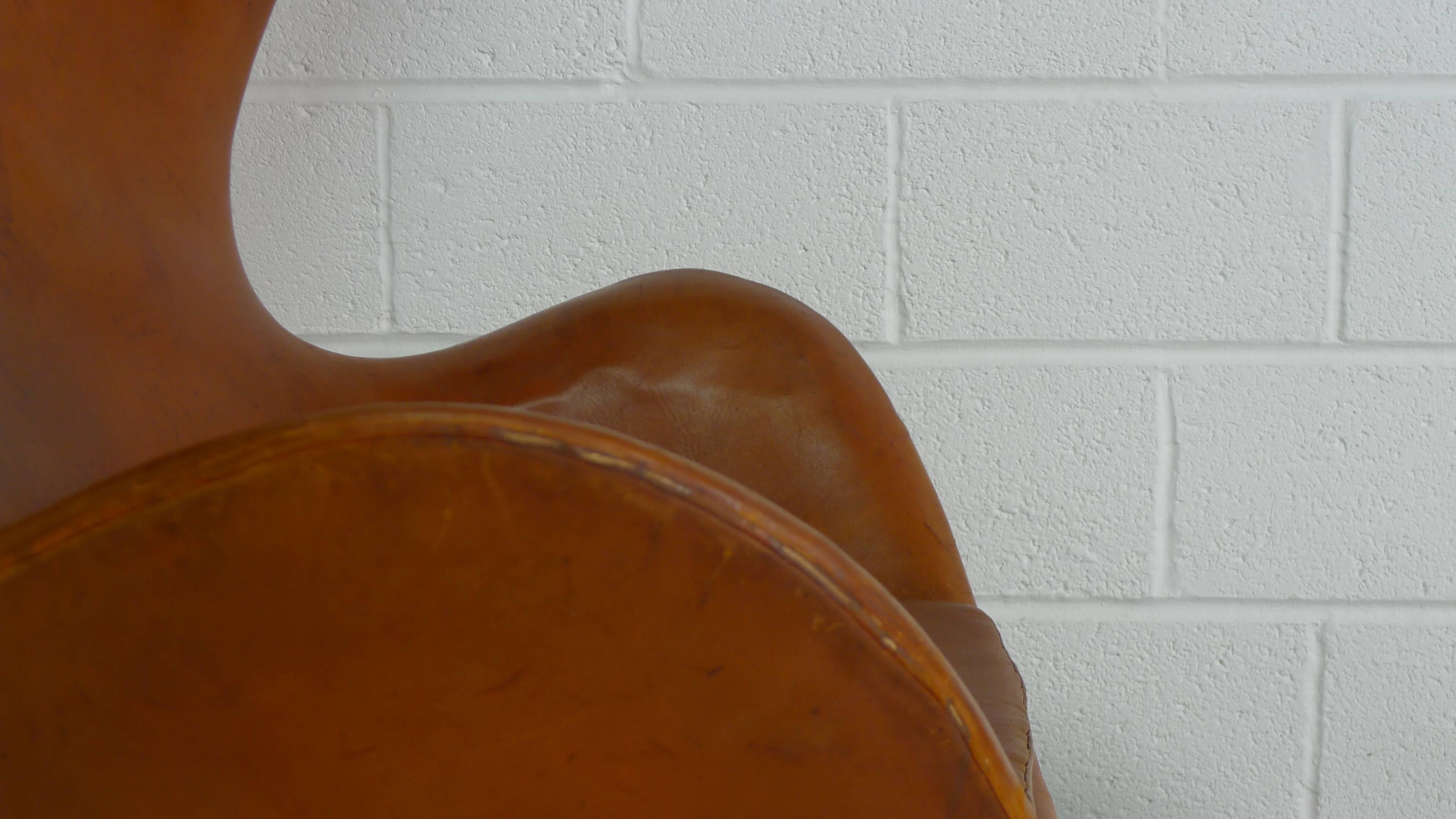 Arne Jacobsen Egg Chair and Ottoman in Original Brown Leather, Danish, 1960s 3