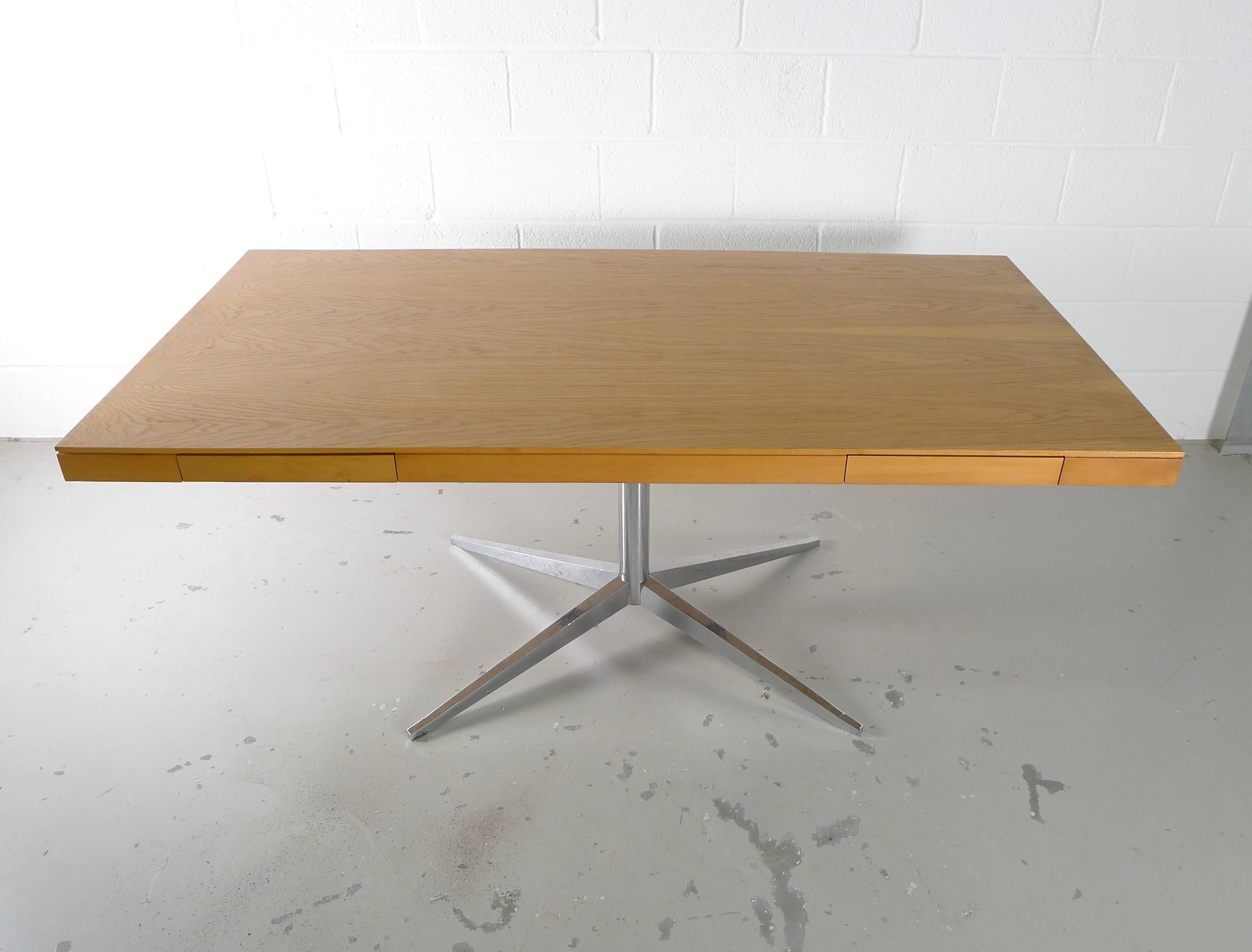 Florence Knoll Desk In Good Condition In Wargrave, Berkshire