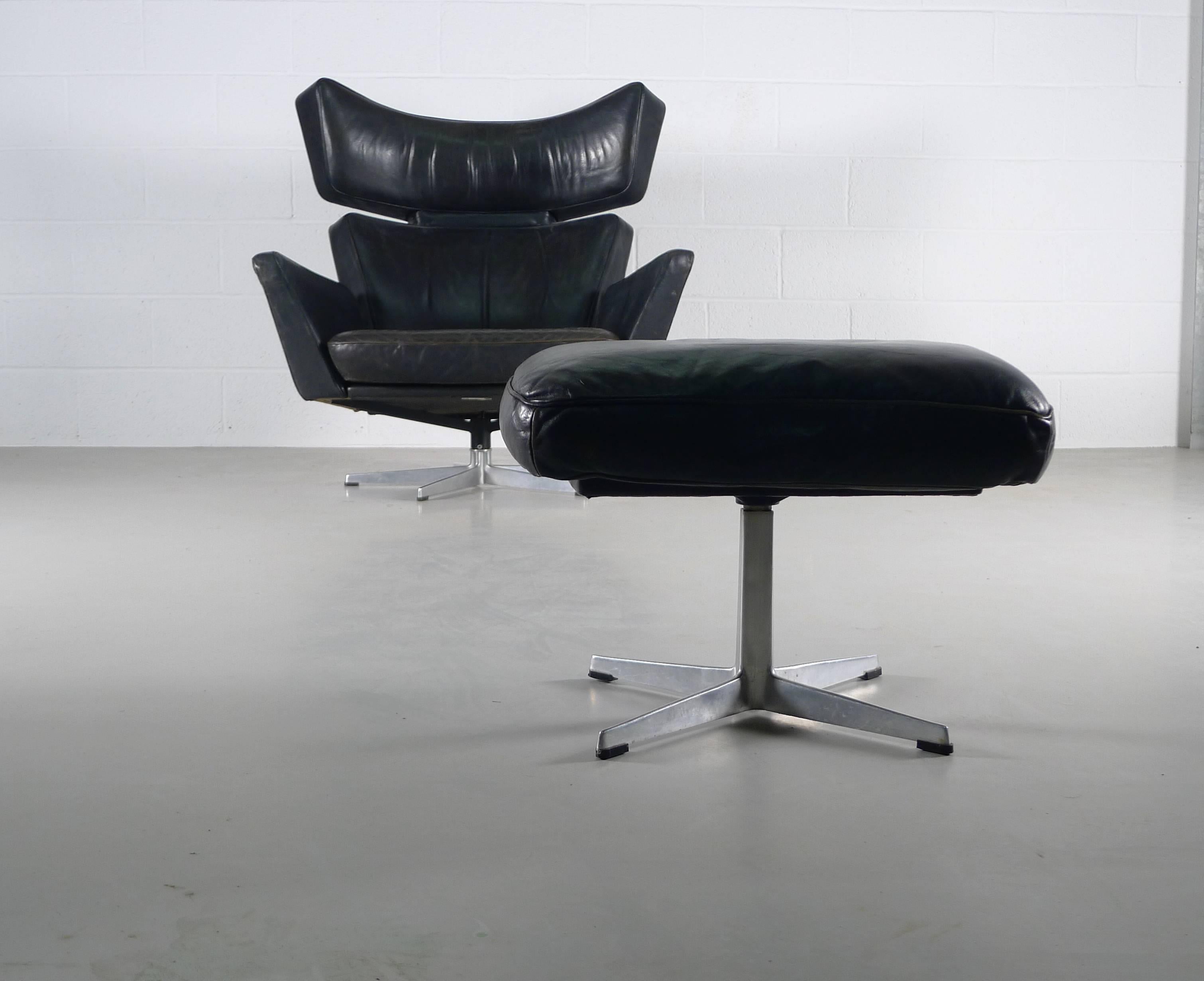 Arne Jacobsen Ox and Ottoman In Good Condition For Sale In Wargrave, Berkshire