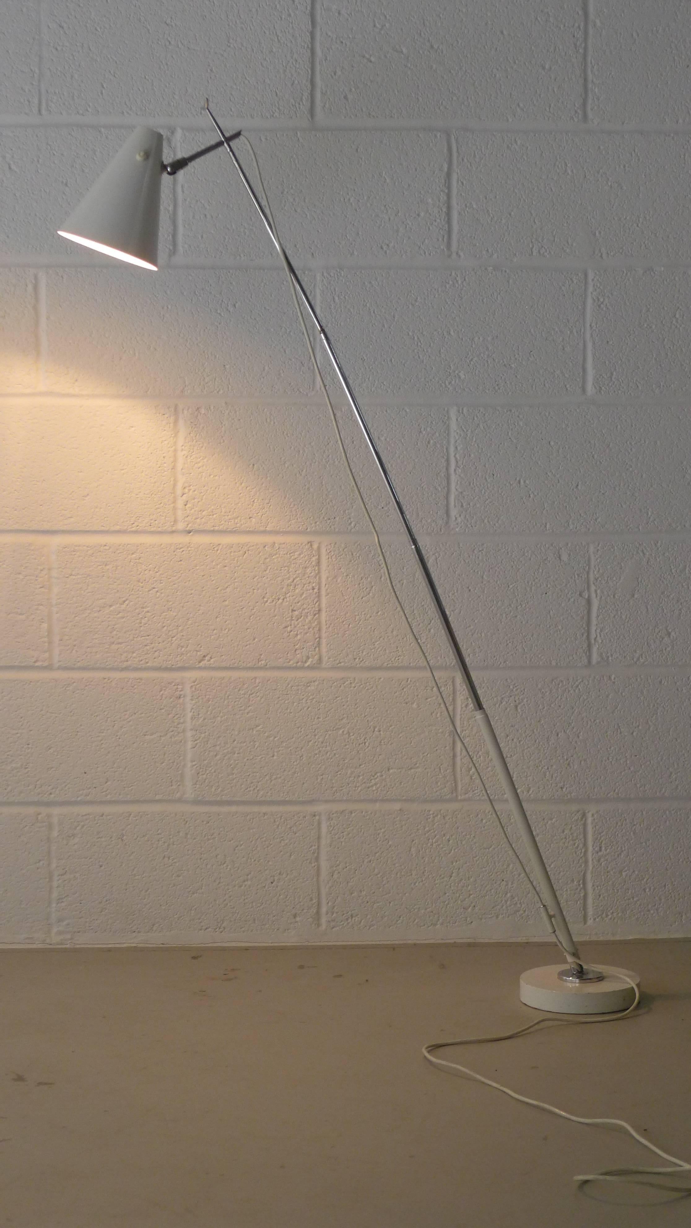 Milieu du XXe siècle Giuseppe Ostuni pour Oluce, lampadaire télescopique, modèle 201 en vente