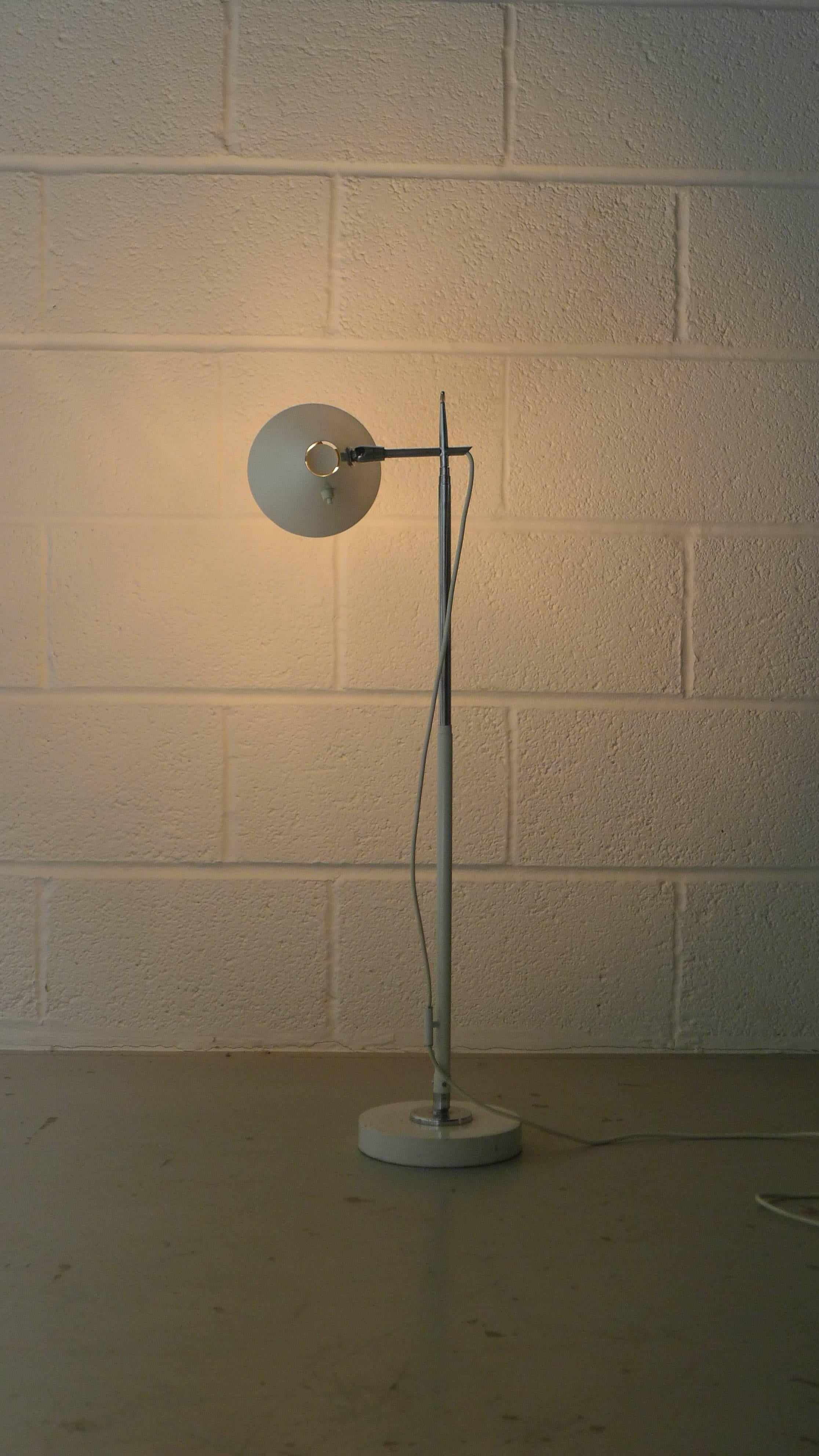 Giuseppe Ostuni for Oluce, Telescopic Floor Lamp, model 201 For Sale 1