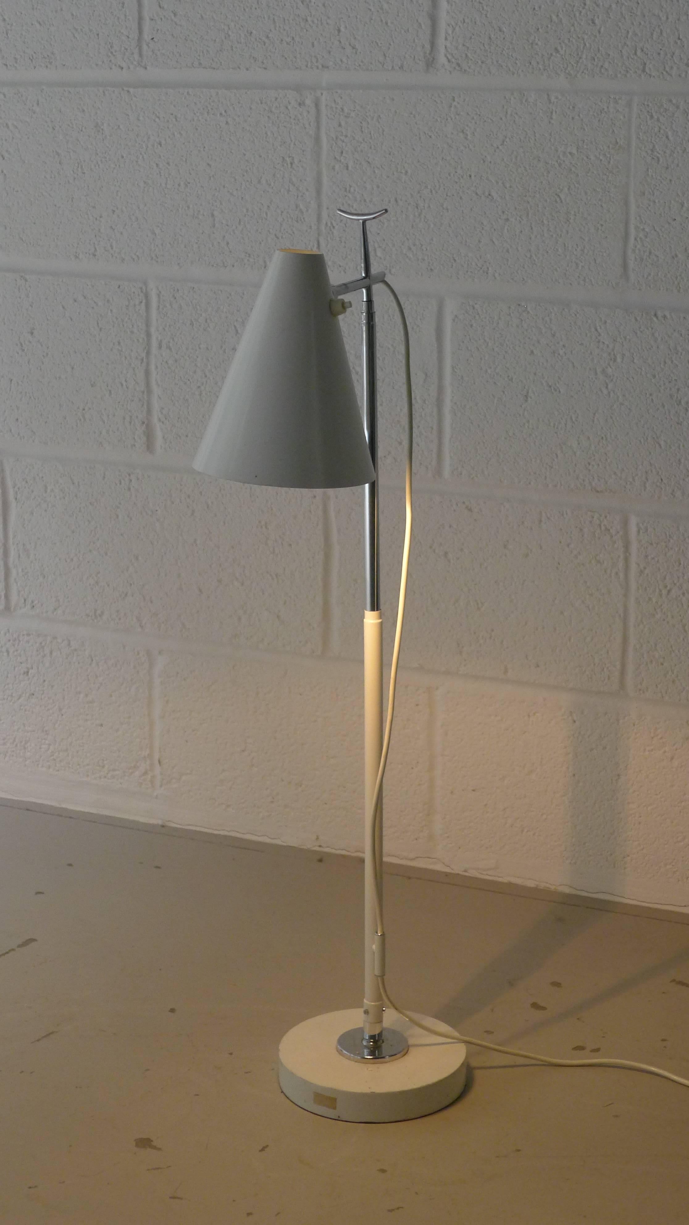 Giuseppe Ostuni pour Oluce, lampadaire télescopique, modèle 201 en vente 2