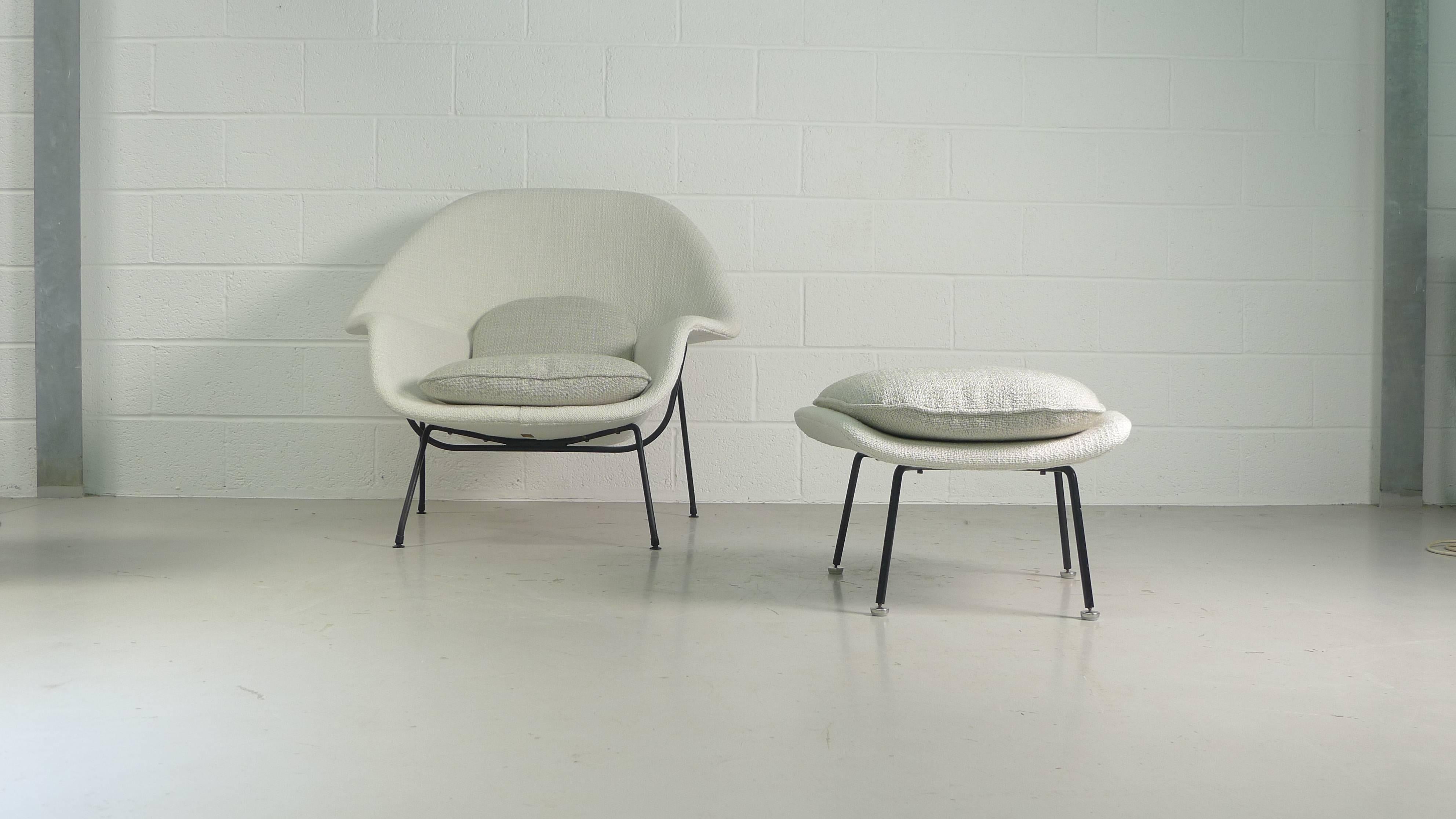Eero Saarinen Womb Chair and Ottoman, Knoll Label 1
