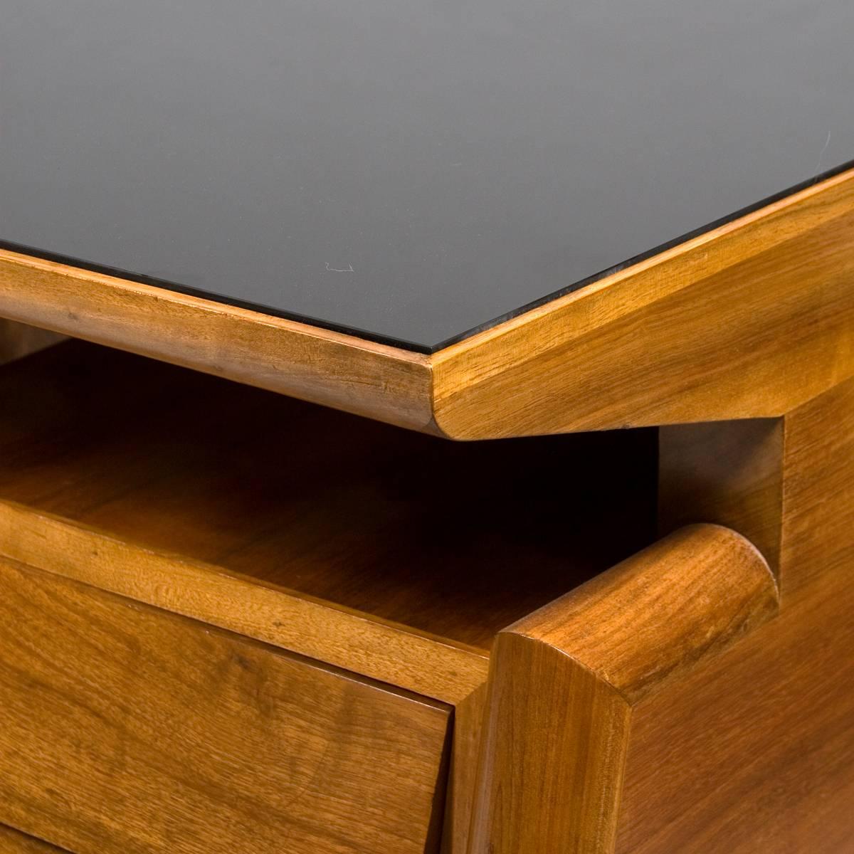 Substantial Walnut Desk Attributed to Carlo di Carli In Excellent Condition For Sale In New York, NY