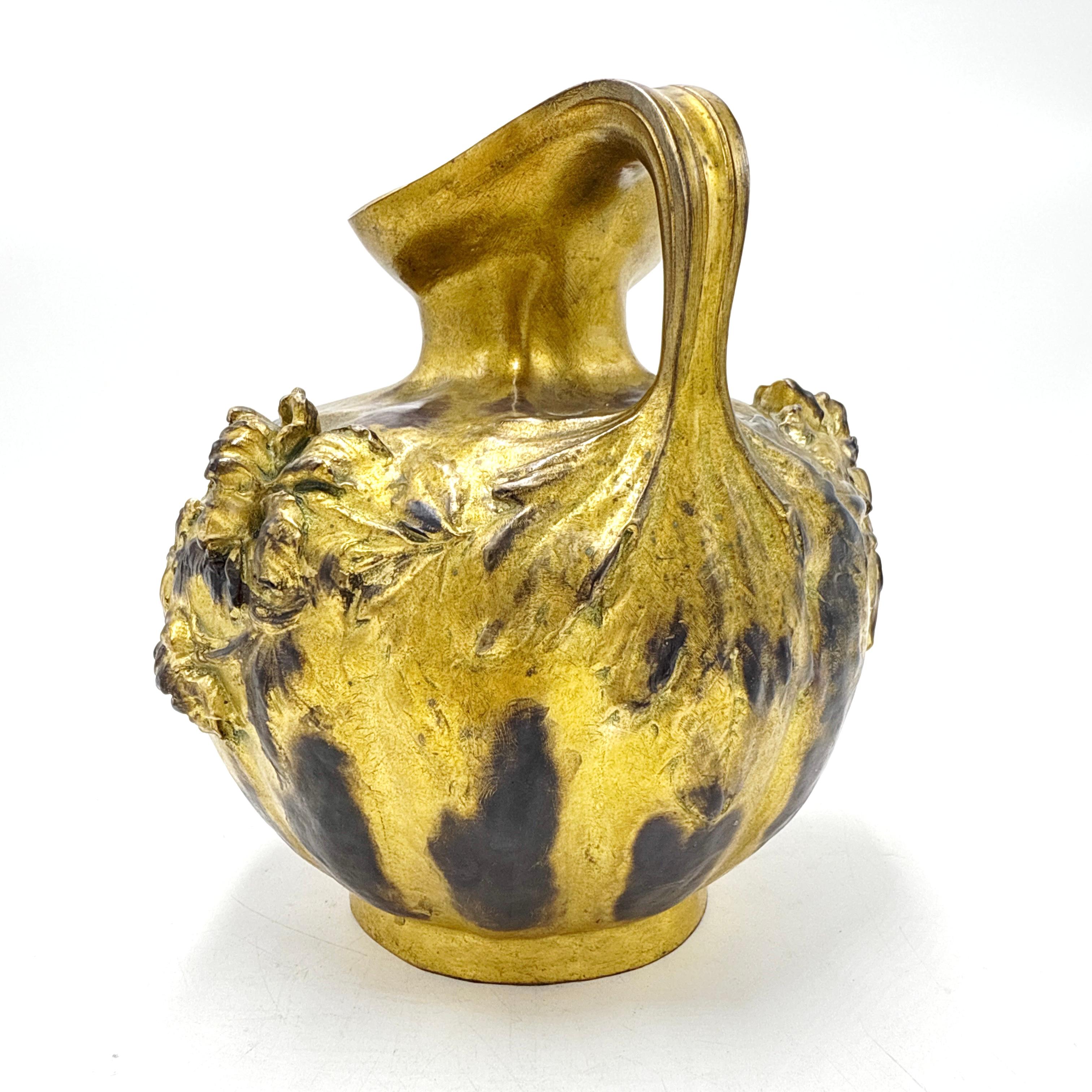 Lerolle Frères - Paris. Pichet en bronze Art Nouveau avec libellule et fleurs en vente 1
