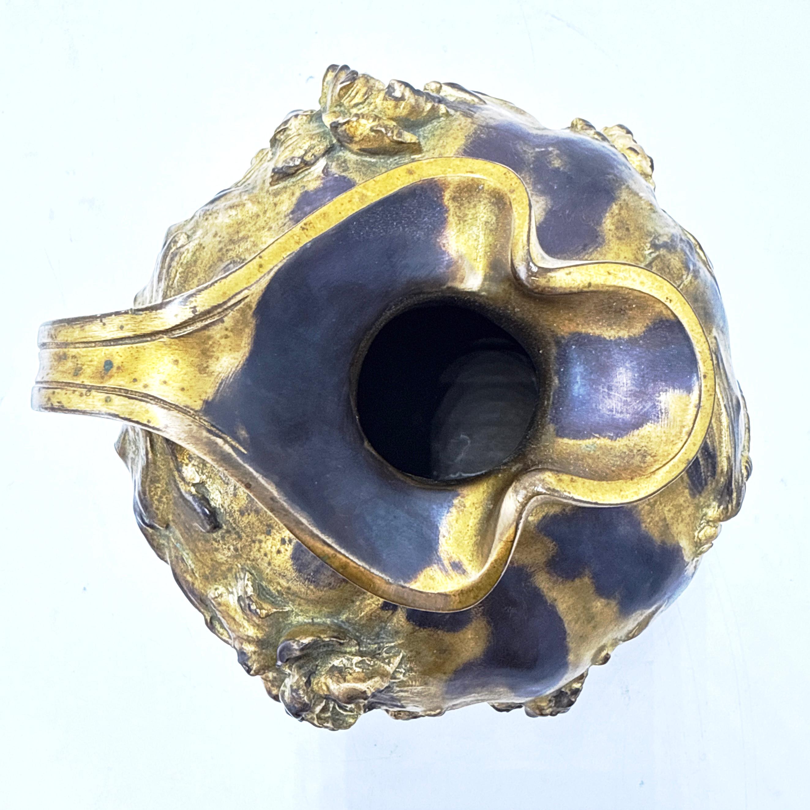 Lerolle Frères - Paris. Pichet en bronze Art Nouveau avec libellule et fleurs en vente 3