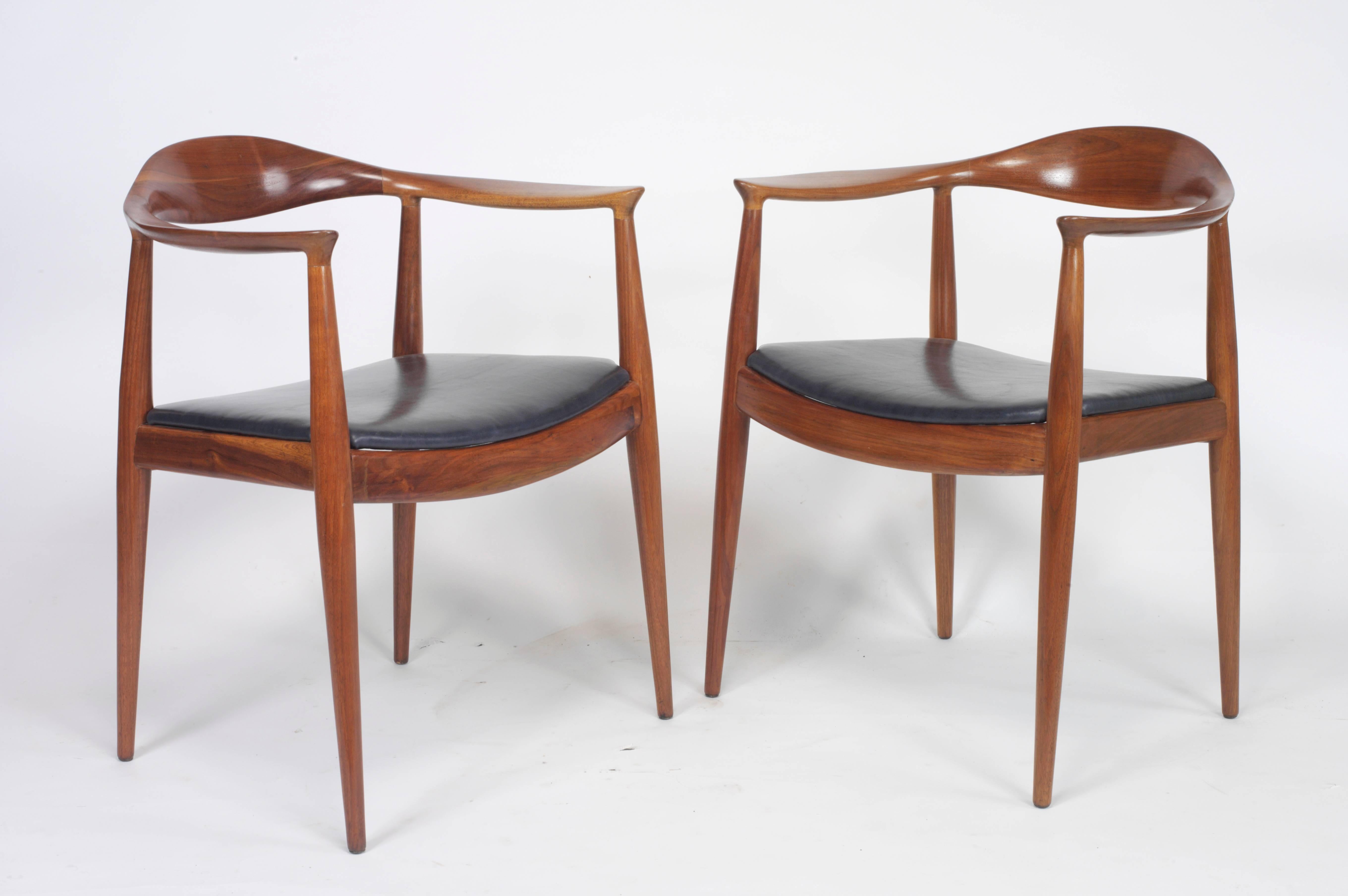 Pair of round chairs designed by Hans J Wegner.
Finished in teak with new blue leather upholstery.
