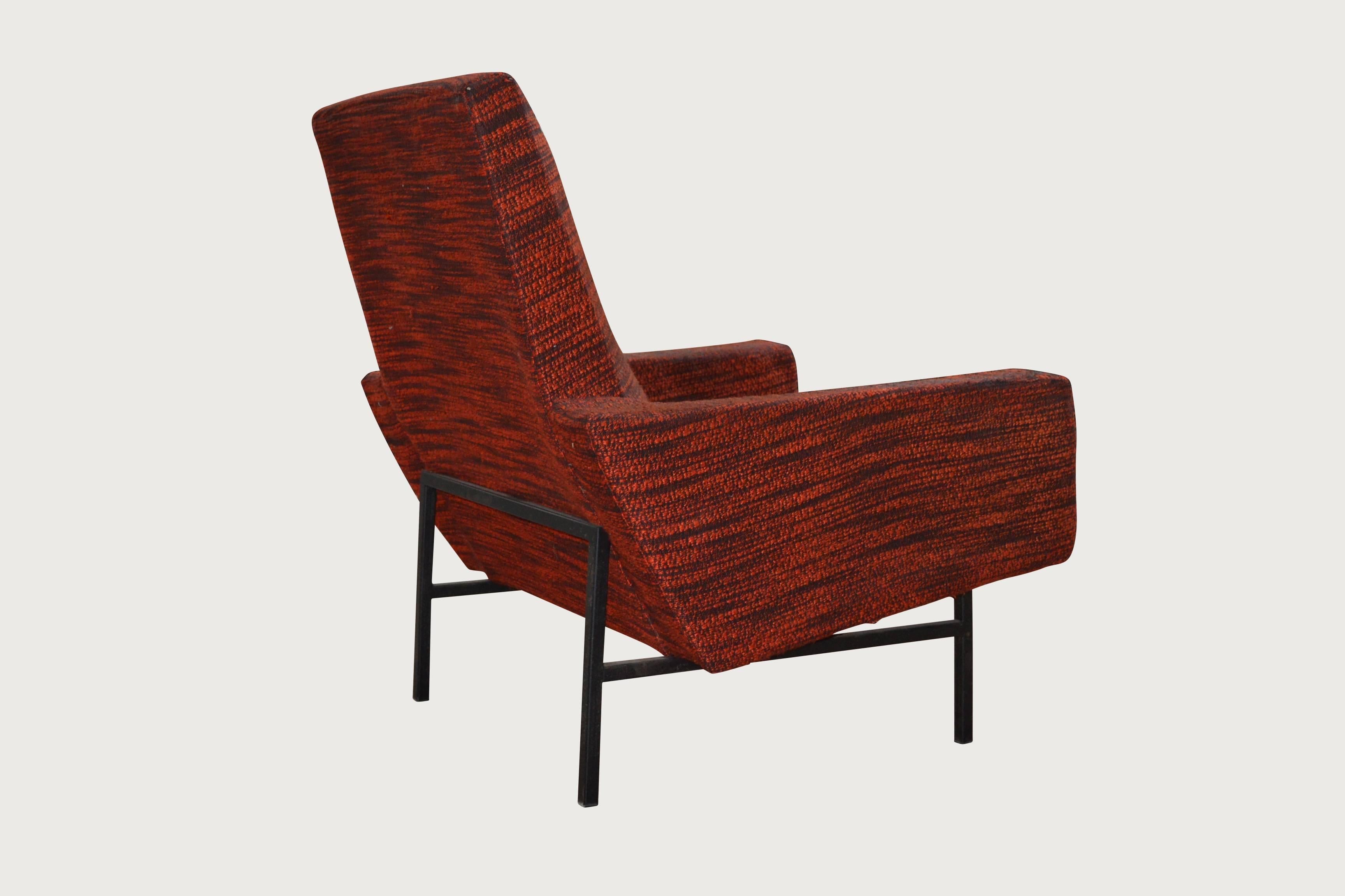 French  1960s Model 645 Armchair in Red by Pierre Guariche For Sale