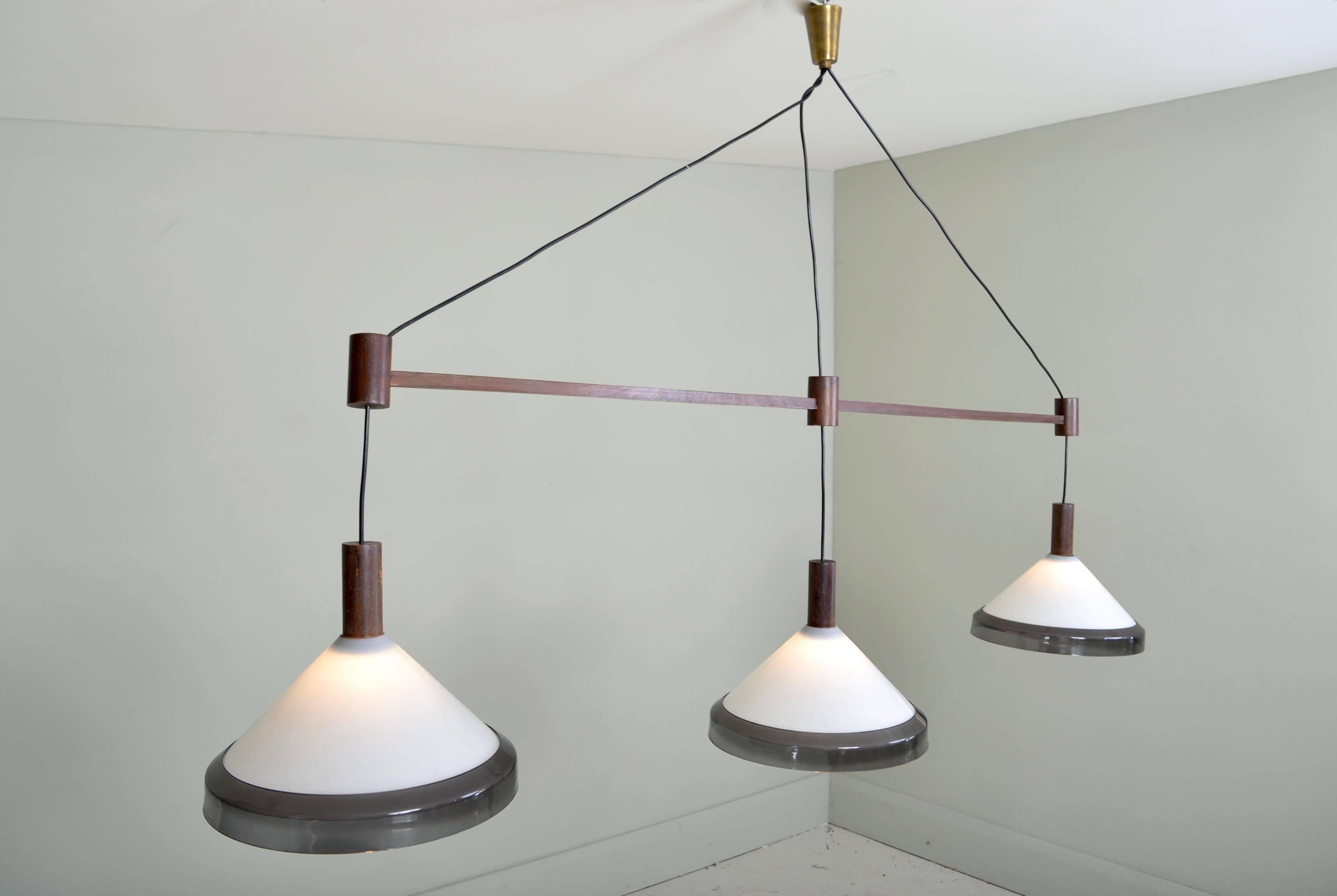 Very sculpture three light ceiling pendants that would work well over
a kitchen Island or dining table.
Wooden frame, lacquered brass ceiling plate and Lucite shades.
The design is in the manner of Tito Agnoli for O’Luce, Italy, circa 1960.
