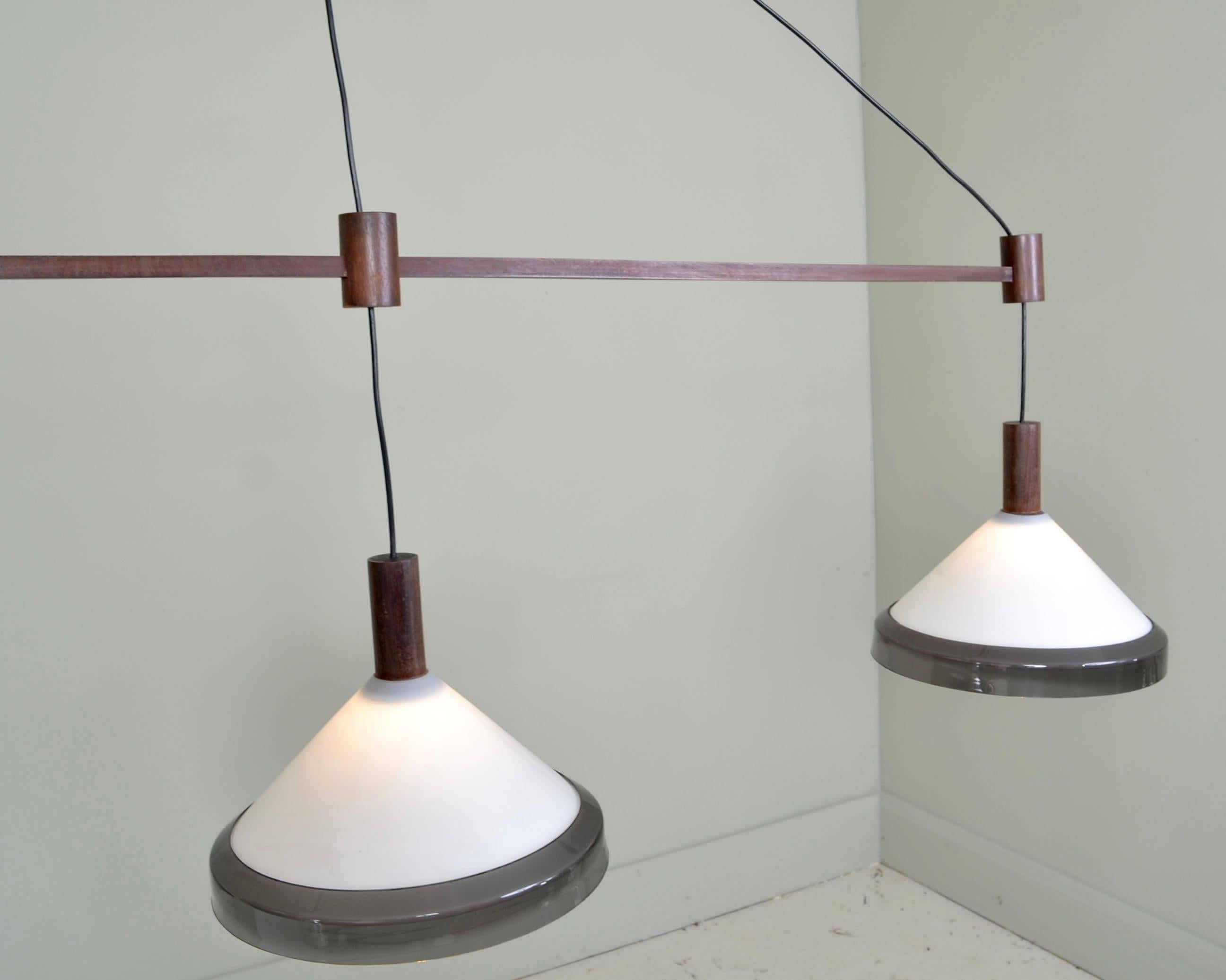 Architectural Three-Light Ceiling Pendant, Italy, circa 1960 In Excellent Condition For Sale In Wargrave, Berkshire