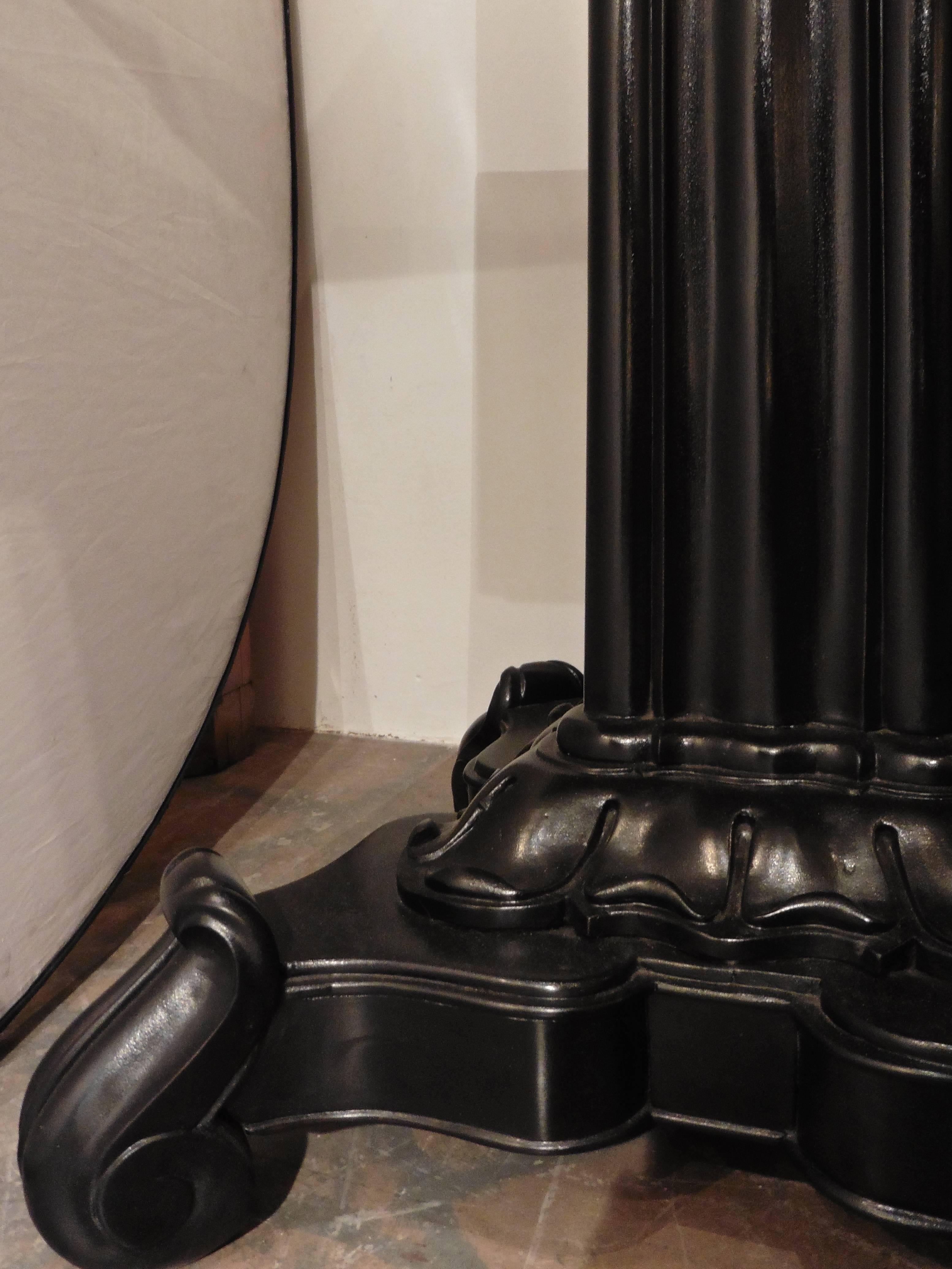 Pair of Ebonized Rosewood and White Marble Anglo-Indian Pedestal Side Tables In Good Condition In London, GB