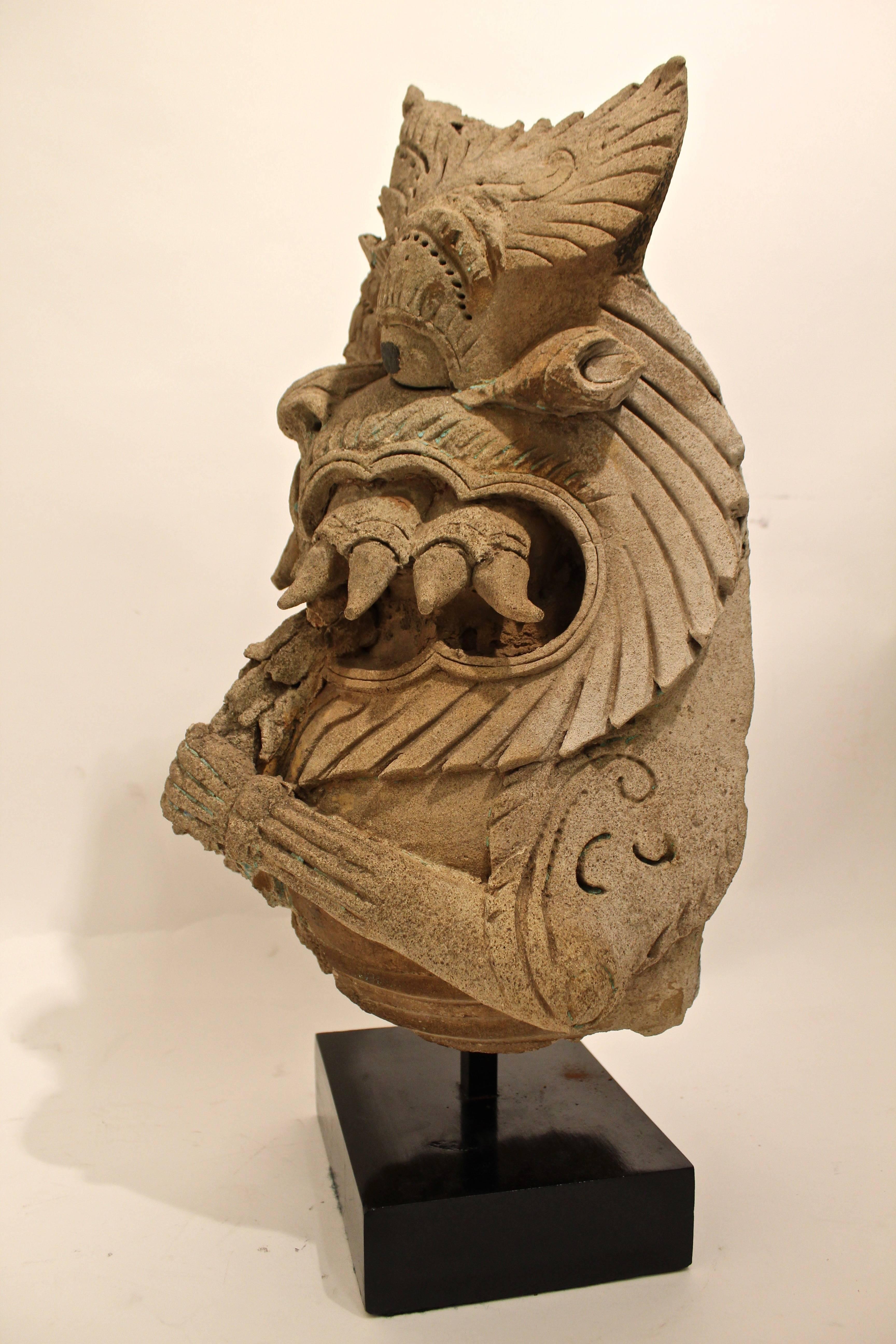 Indian Vyali Clay Figure, 18th Century In Good Condition For Sale In London, GB