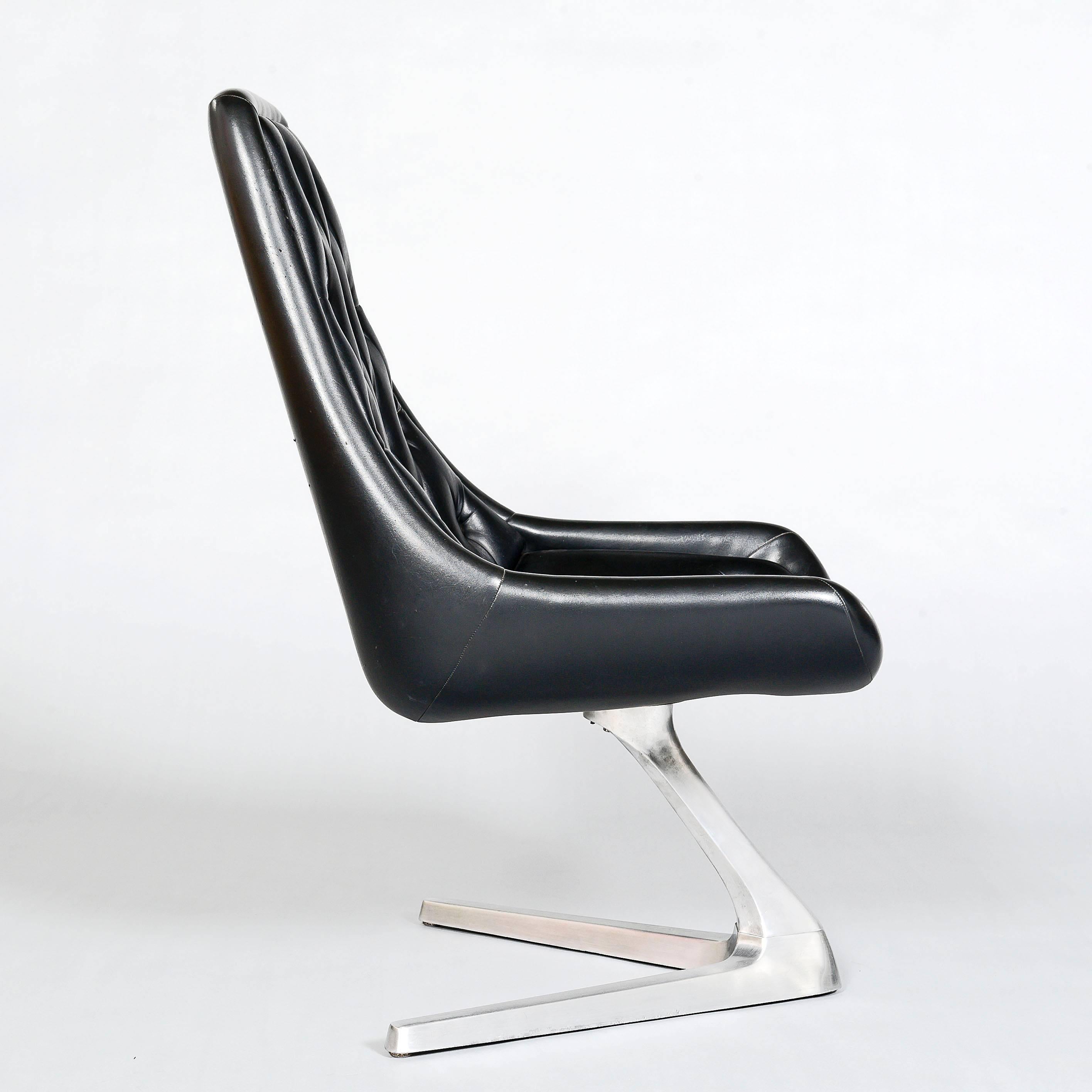 Aluminium Chromcraft 'Sculpta' Stuhl aus den 1960er Jahren, neu gepolstert mit schwarzem Leder (Space Age) im Angebot