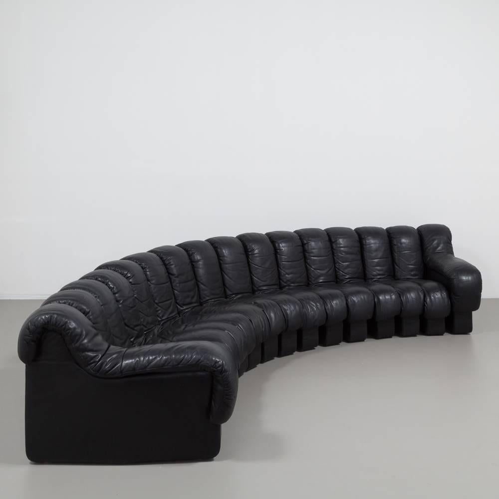 A 28 Piece Black Leather De Sede DS 600 Non-Stop Sectional Leather Sofa designed by Heinz Ulrich, Ueli Berger and Elenora Peduzzi-Riva Switzerland 1987

Exceptional design, unlimited configuration options as each of the 25 sections unzip from