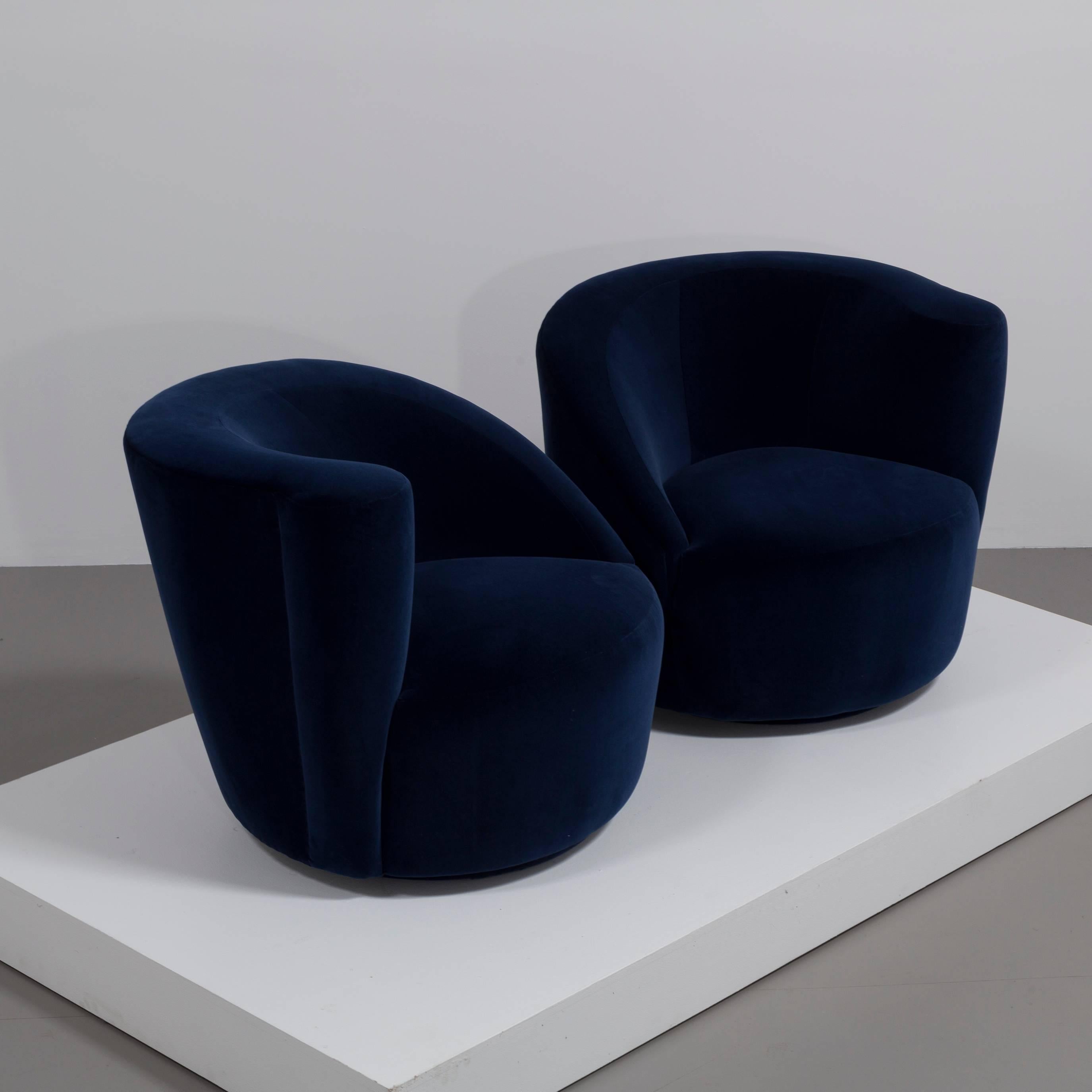 Pair of Vladimir Kagan Designed Nautilus Swivel Chairs, 1990s 1
