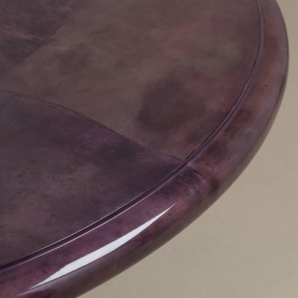 Pedestal Based Mauve Lacquered Goatskin Centre Table, 1991 im Zustand „Gut“ im Angebot in London, GB