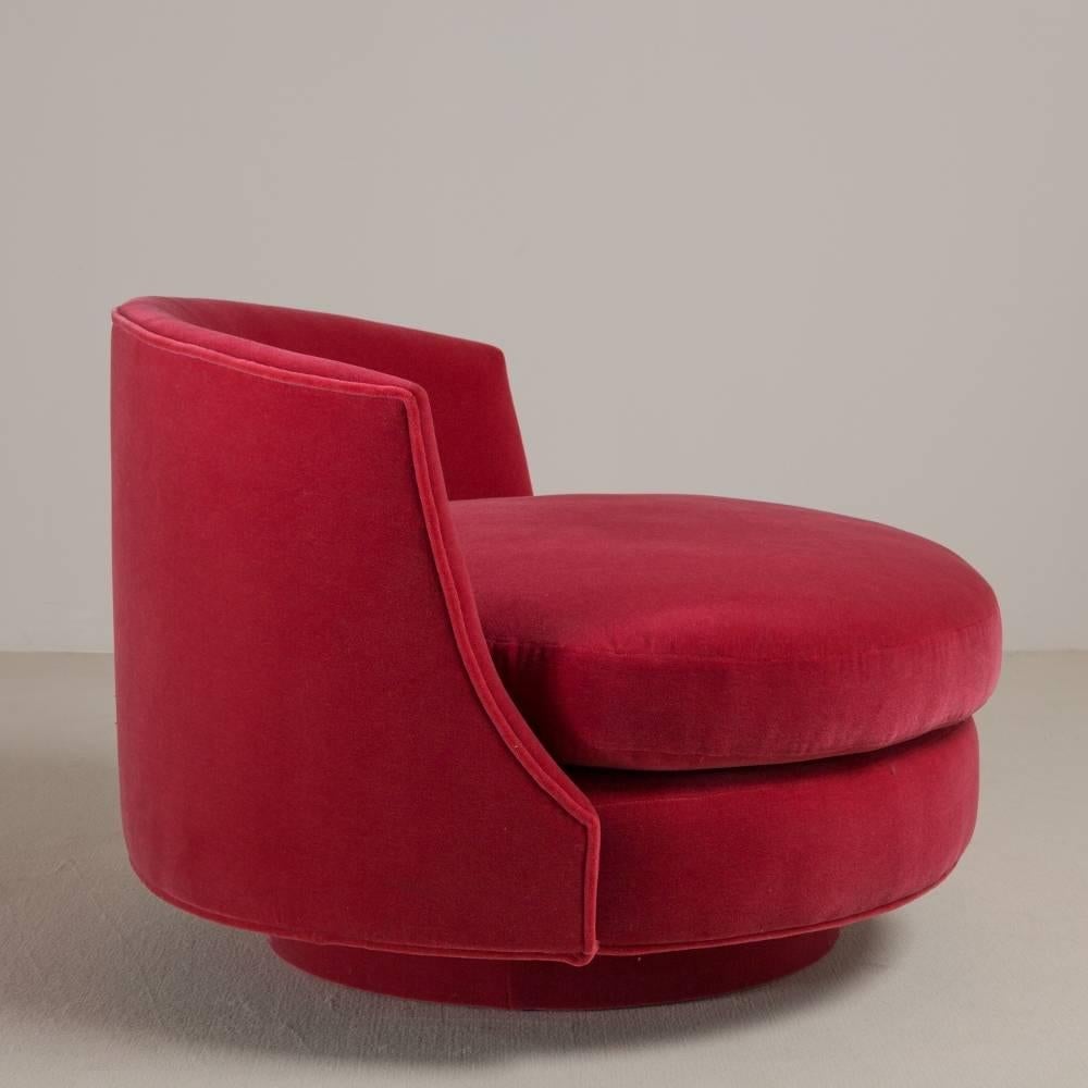 Swivel Love Chair by Talisman Bespoke In Excellent Condition For Sale In London, GB