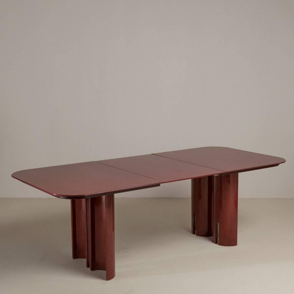 A Saporiti designed cerused wood extendable dining table 1990s.

Centre leaf is 60cm
