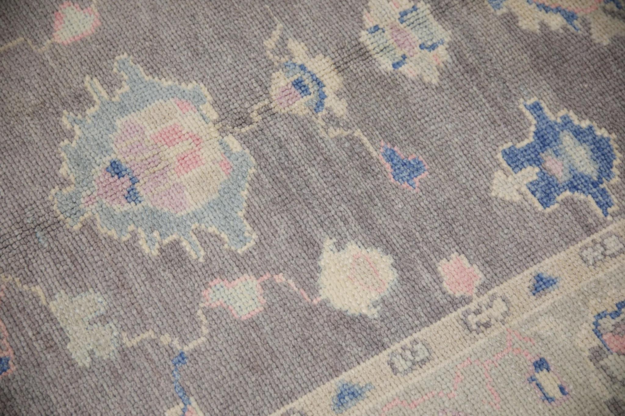 Türkischer Oushak Teppich Rosa, Blau & Elfenbein Handgewebter Wollteppich 4' x 5'11