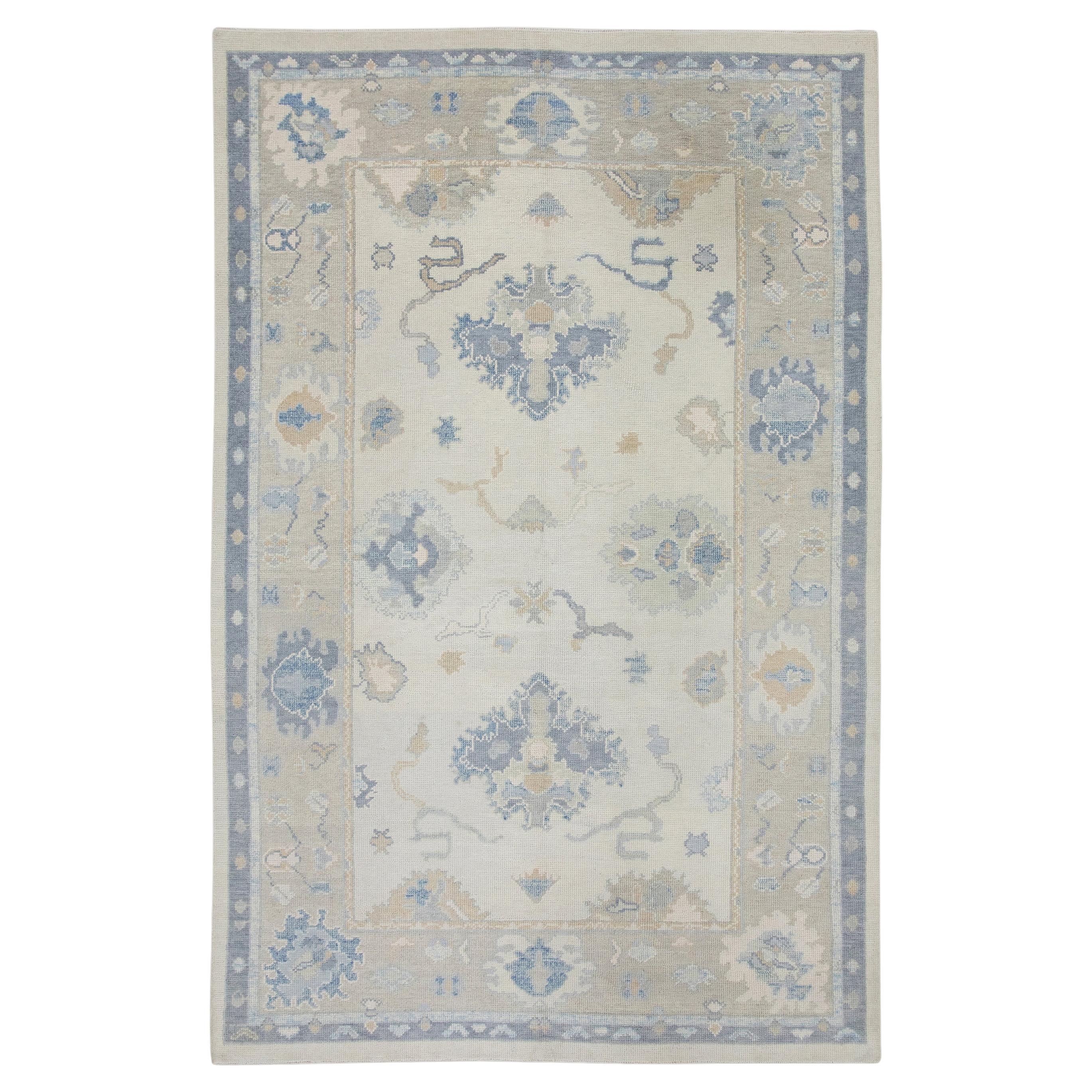 Türkischer Oushak-Teppich Elfenbein, Blau & Beige Handgewebter Wollteppich 6' x 8'9"