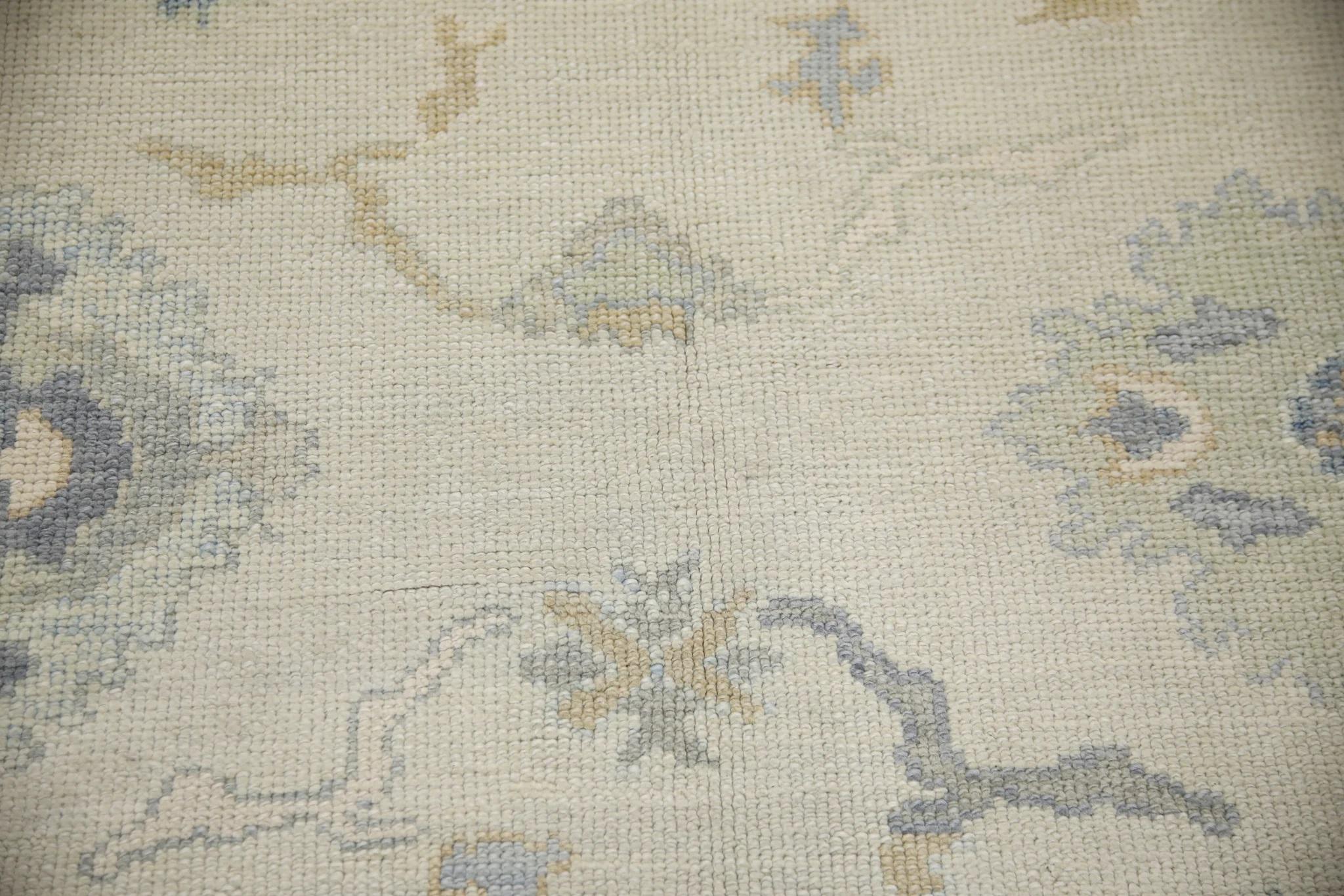 Türkischer Oushak-Teppich Elfenbein, Blau & Beige Handgewebter Wollteppich 6' x 8'9