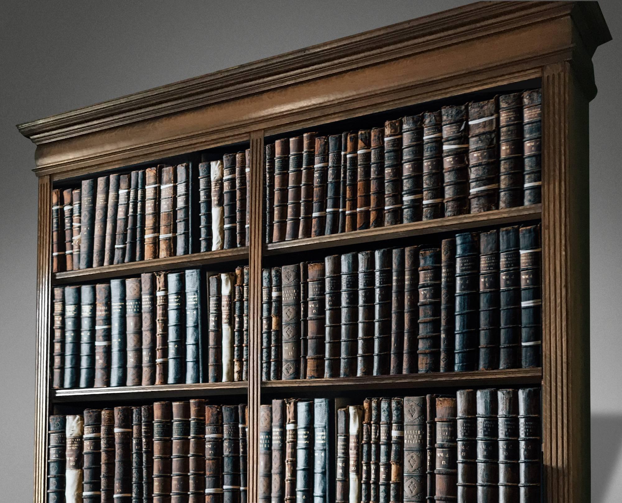 British Pair of Late 19th Century Oak Bookcases For Sale