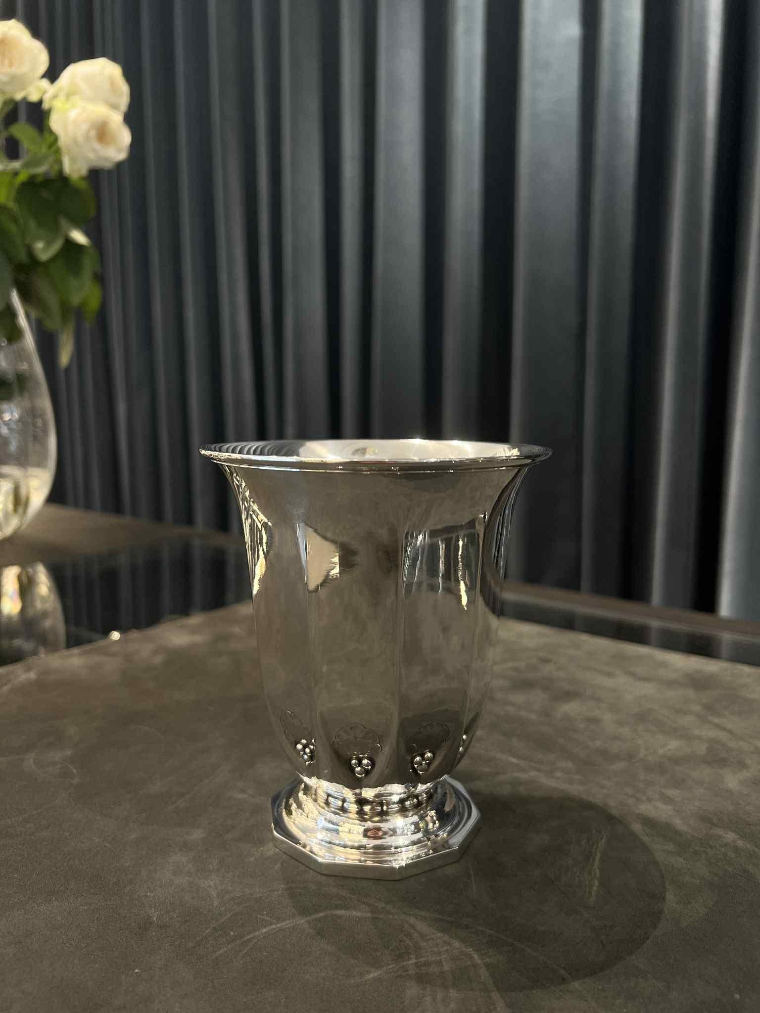 Georg Jensen Sterling Silber Vase - Design #465 von Gundorph Albertus (1926) (Handgefertigt) im Angebot