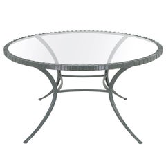 Incroyable table de salle à manger ronde à pieds Klismos en aluminium coulé par Thinline