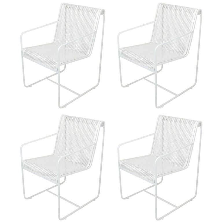 Set aus vier Maurizio Tempestini-Stühlen mit weiß lackiertem Eisengestell und Mesh-Stühlen, rar im Angebot