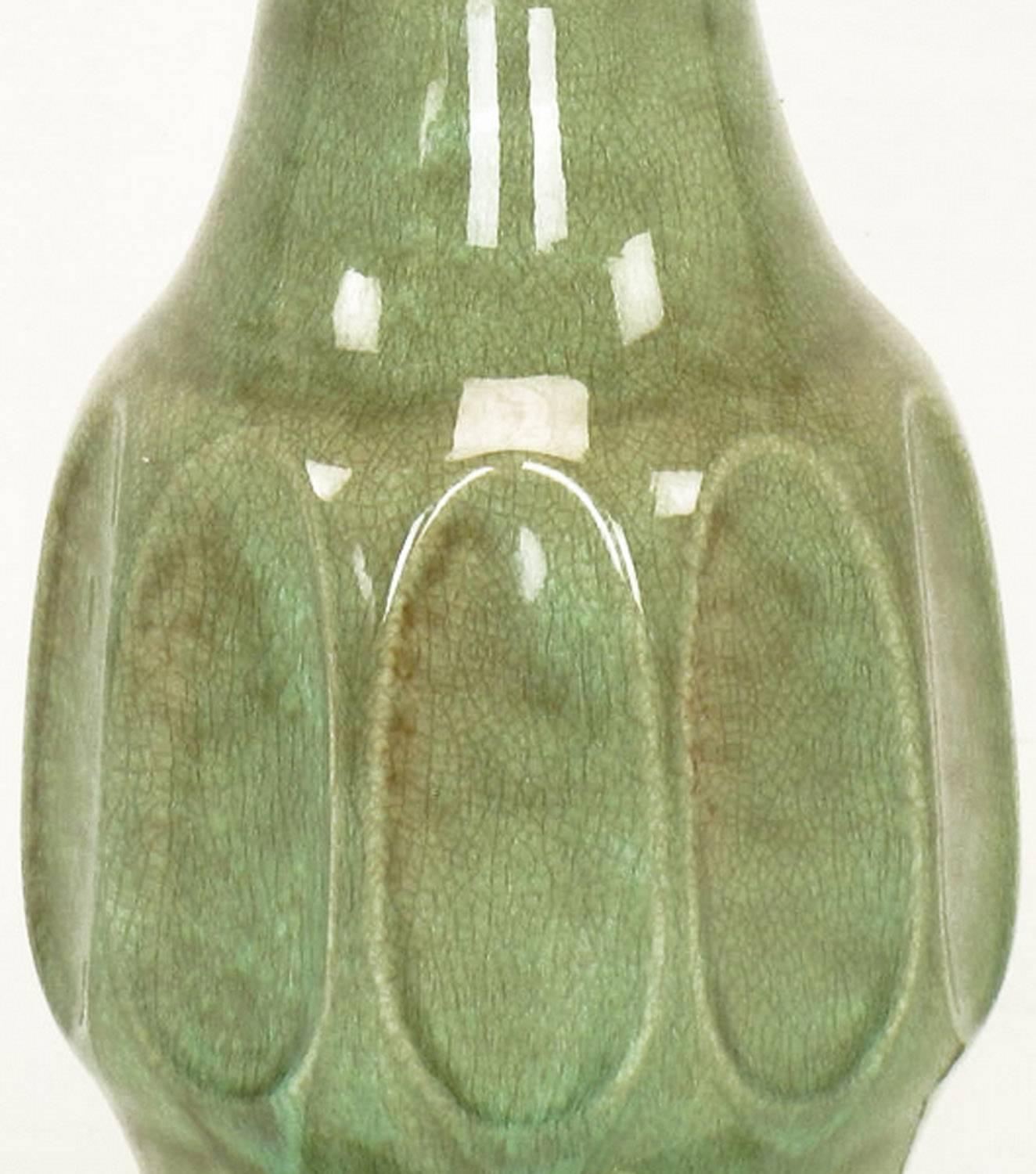 Paar Stiffel-Tischlampen mit Craquelé-Glasur aus Keramik und Messing im maurischen Stil (Mitte des 20. Jahrhunderts) im Angebot