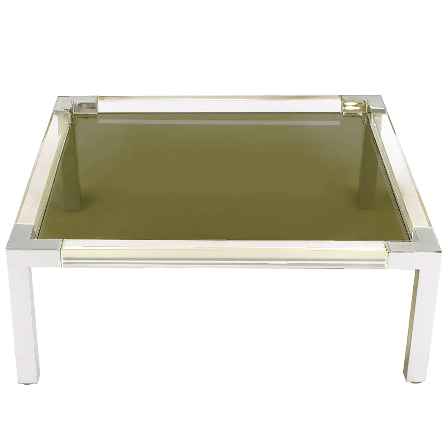 Tavolino in cromo e lucite con piano in vetro fumé
