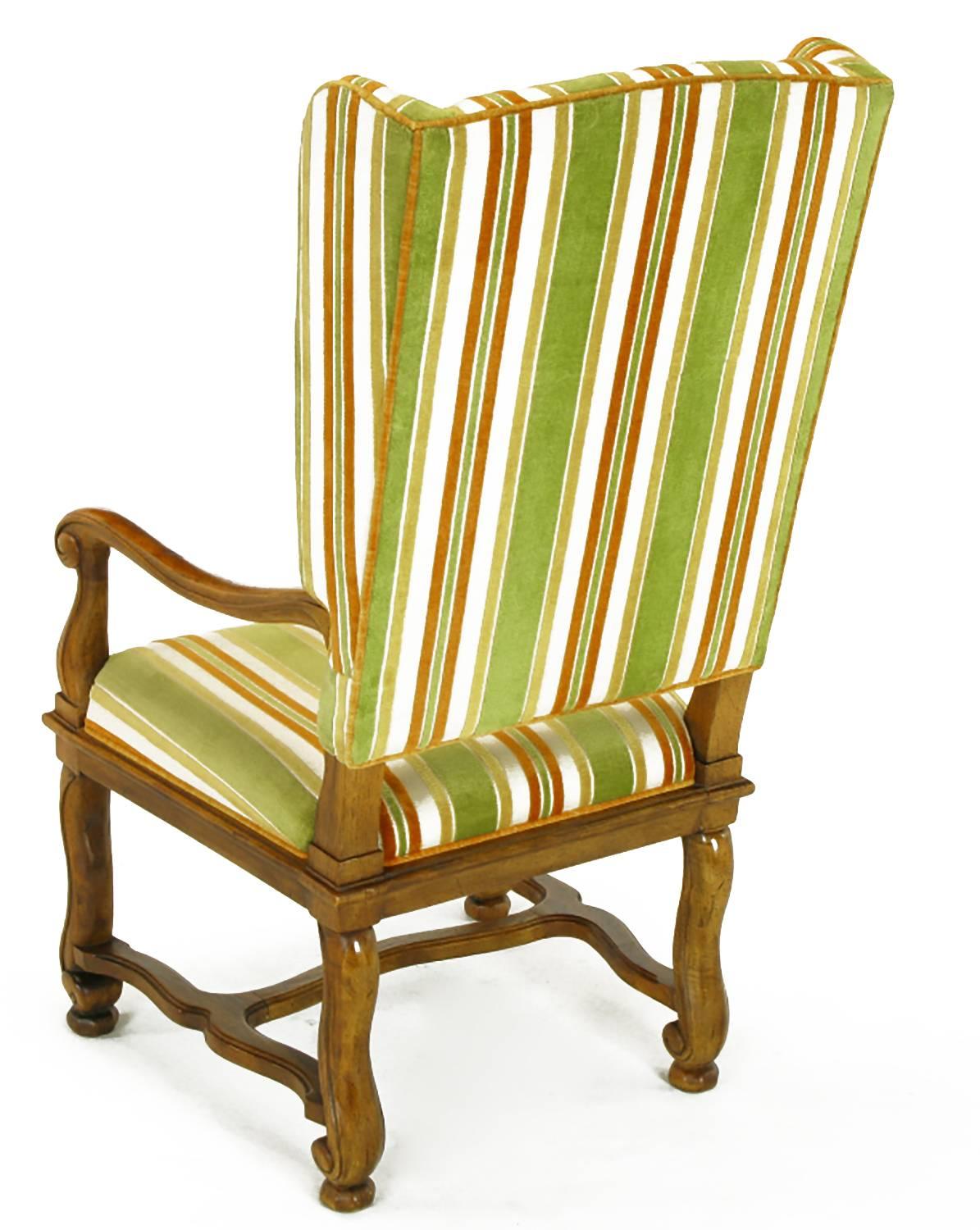 Tissu d'ameublement Paire de chaises à oreilles Louis XIV Heritage en noyer et velours rayé en vente