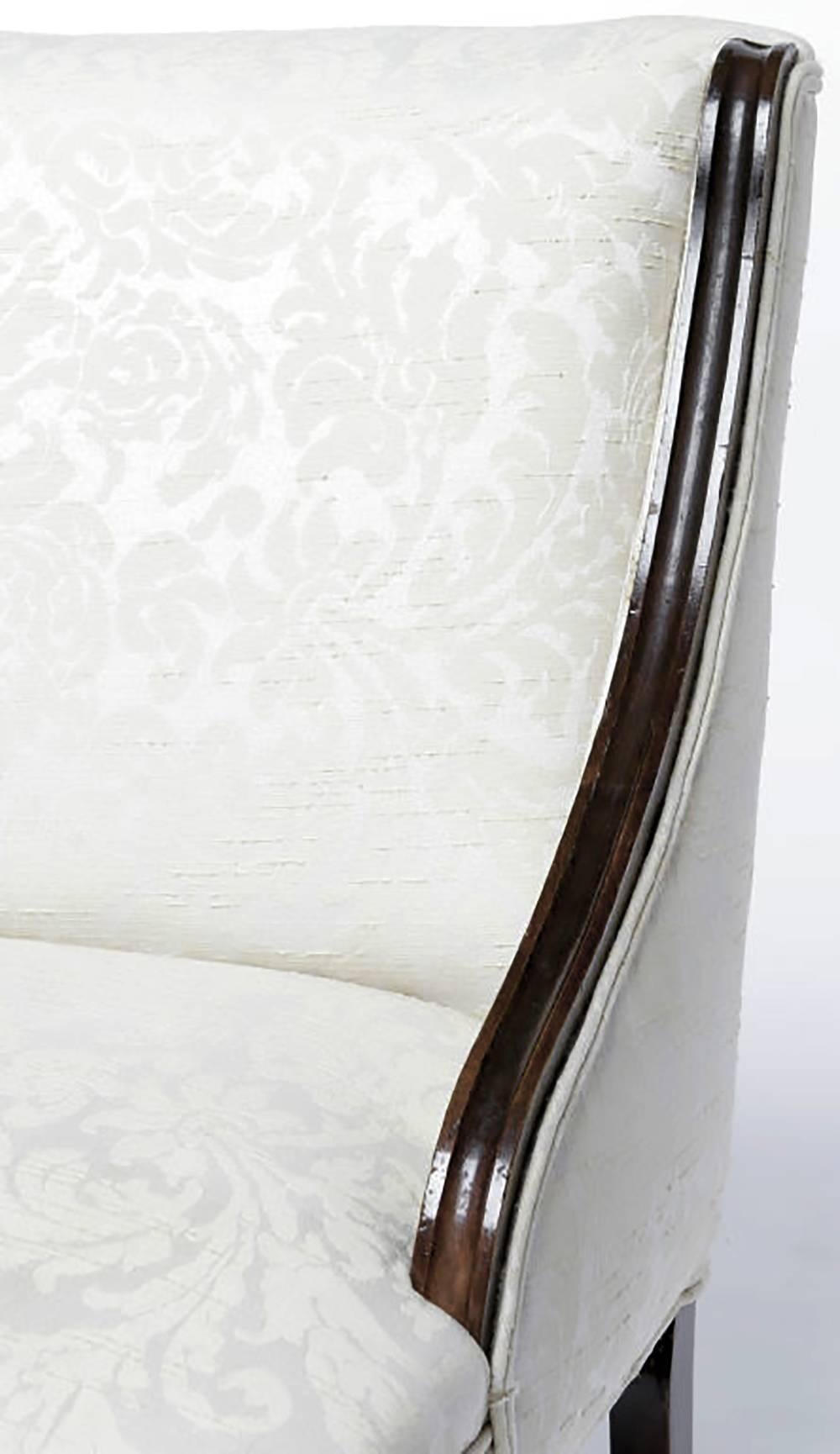 Damas Paire de chaises à dossier carré de style gondole des années 1940 en vente