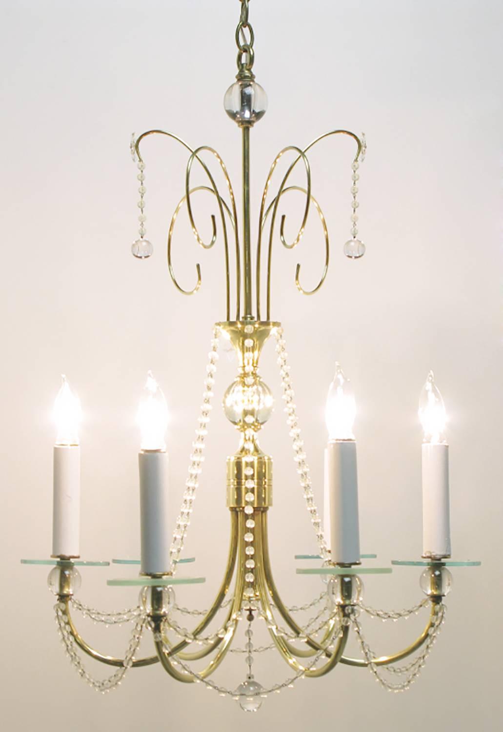 Laiton Lustre des années 1940 en sphères de cristal de roche et laiton en vente