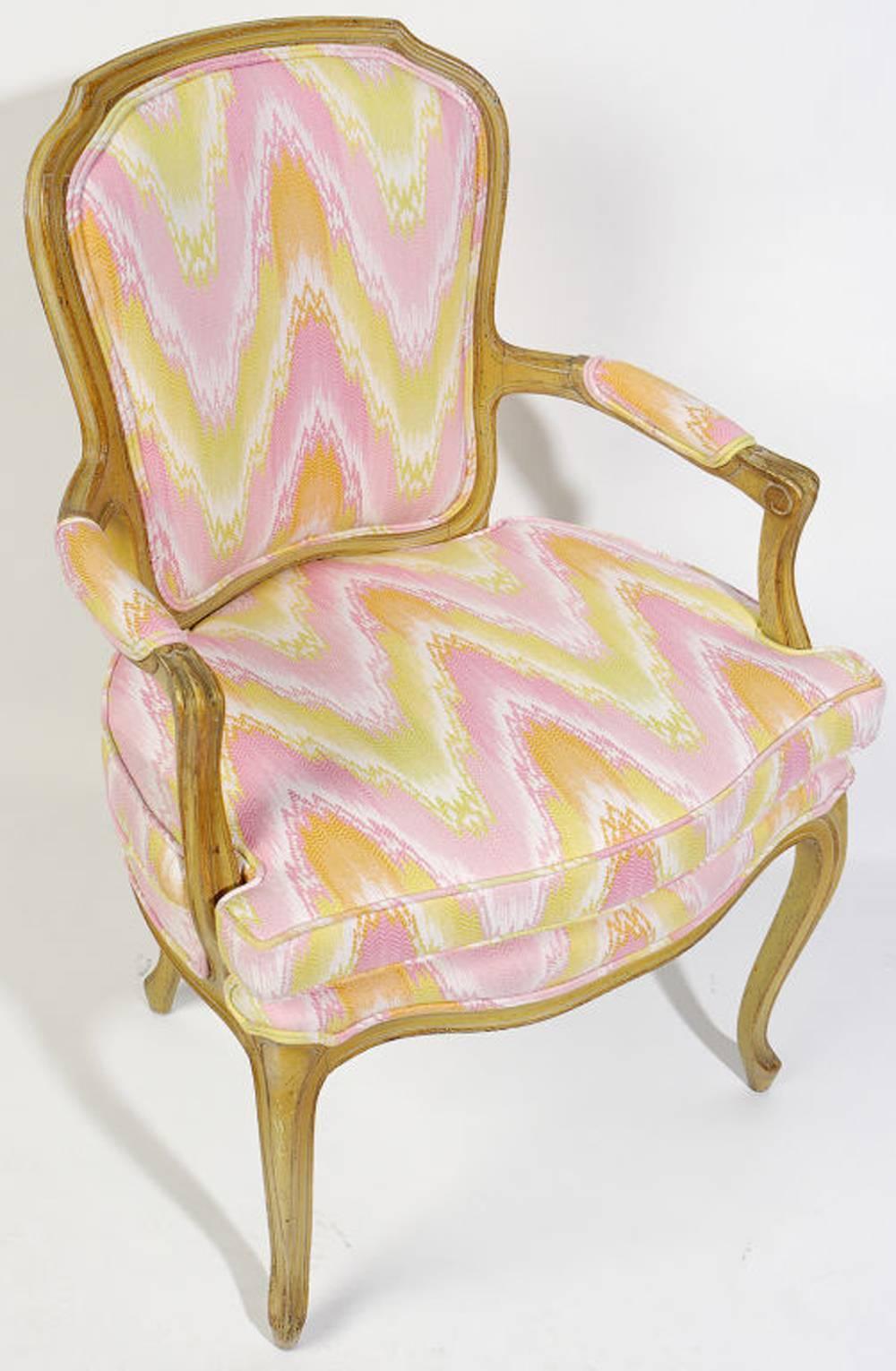 Pair of 1940s Louis XV Style Fauteuils in Colorful New Flamestitch Upholstery In Excellent Condition In Chicago, IL